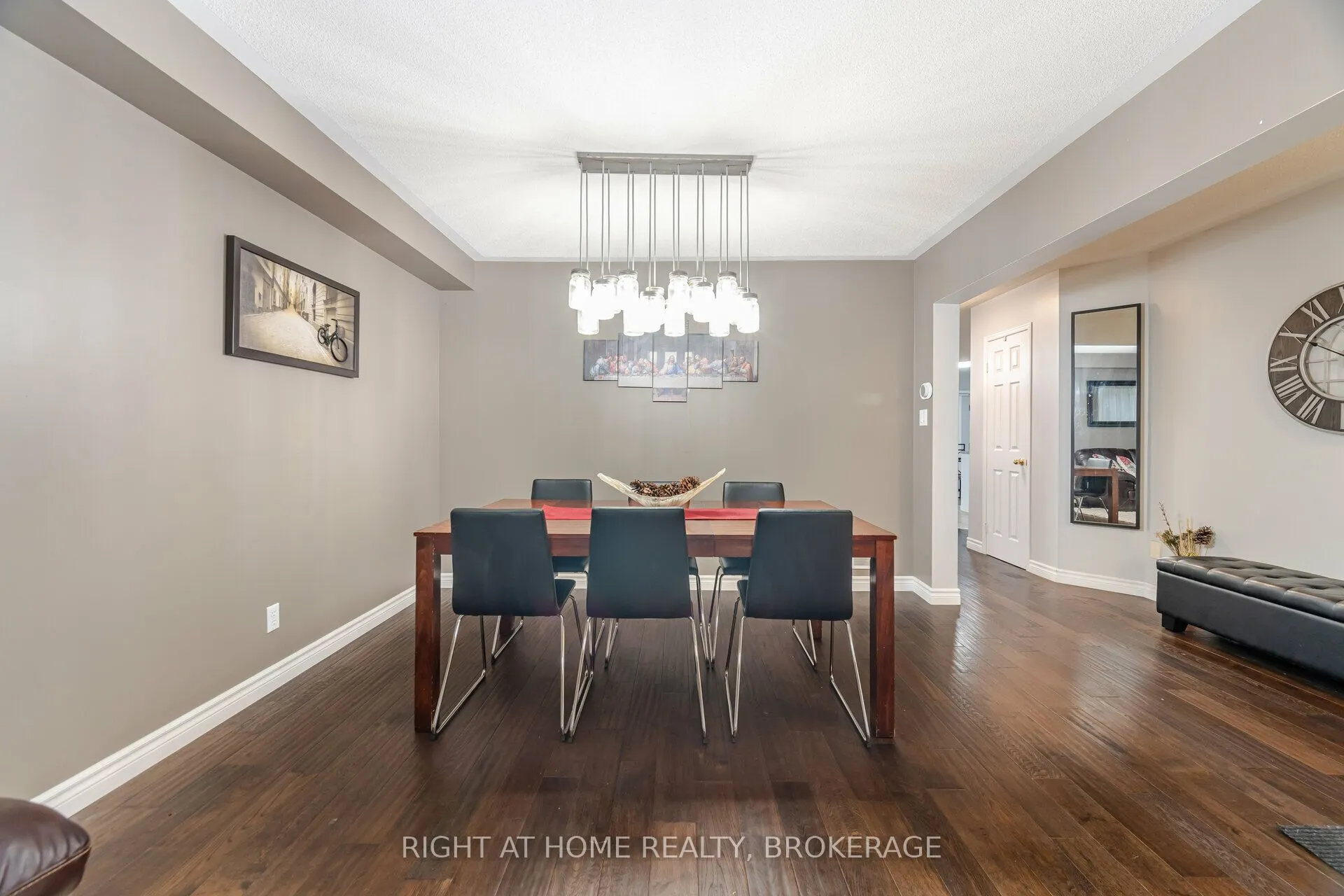 1190 Fox Crescent