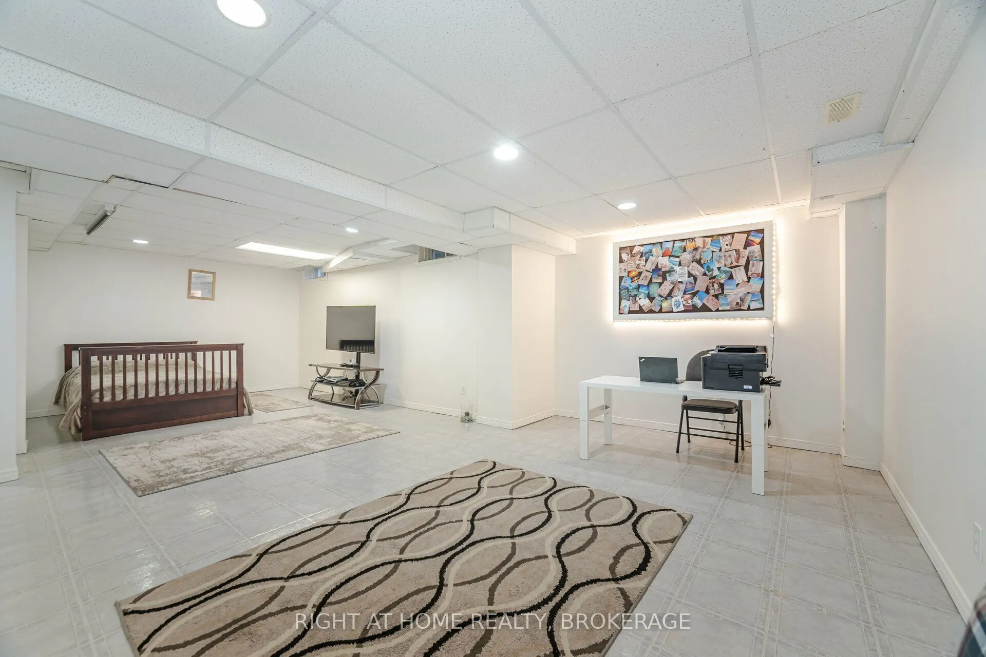 1190 Fox Crescent