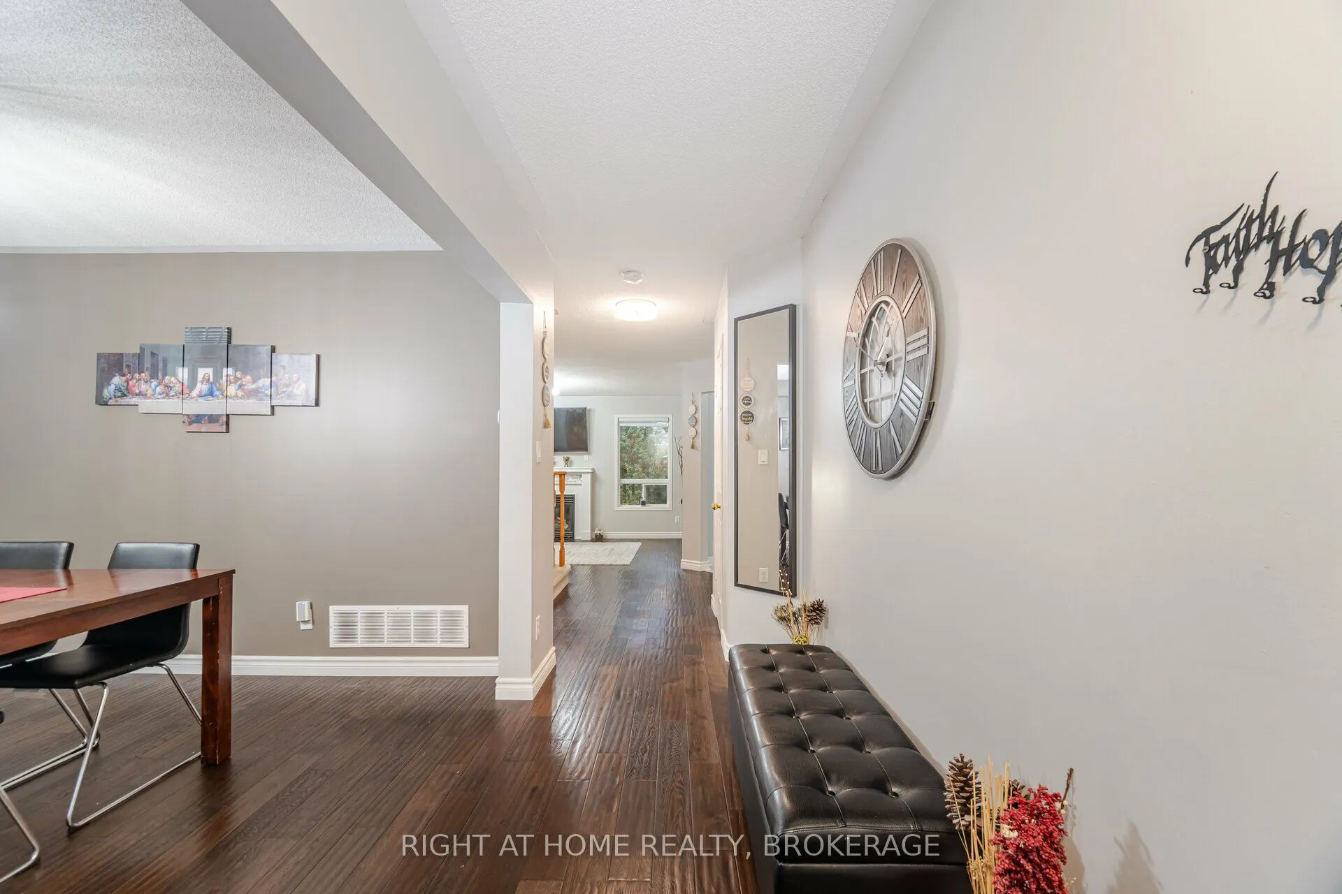 1190 Fox Crescent