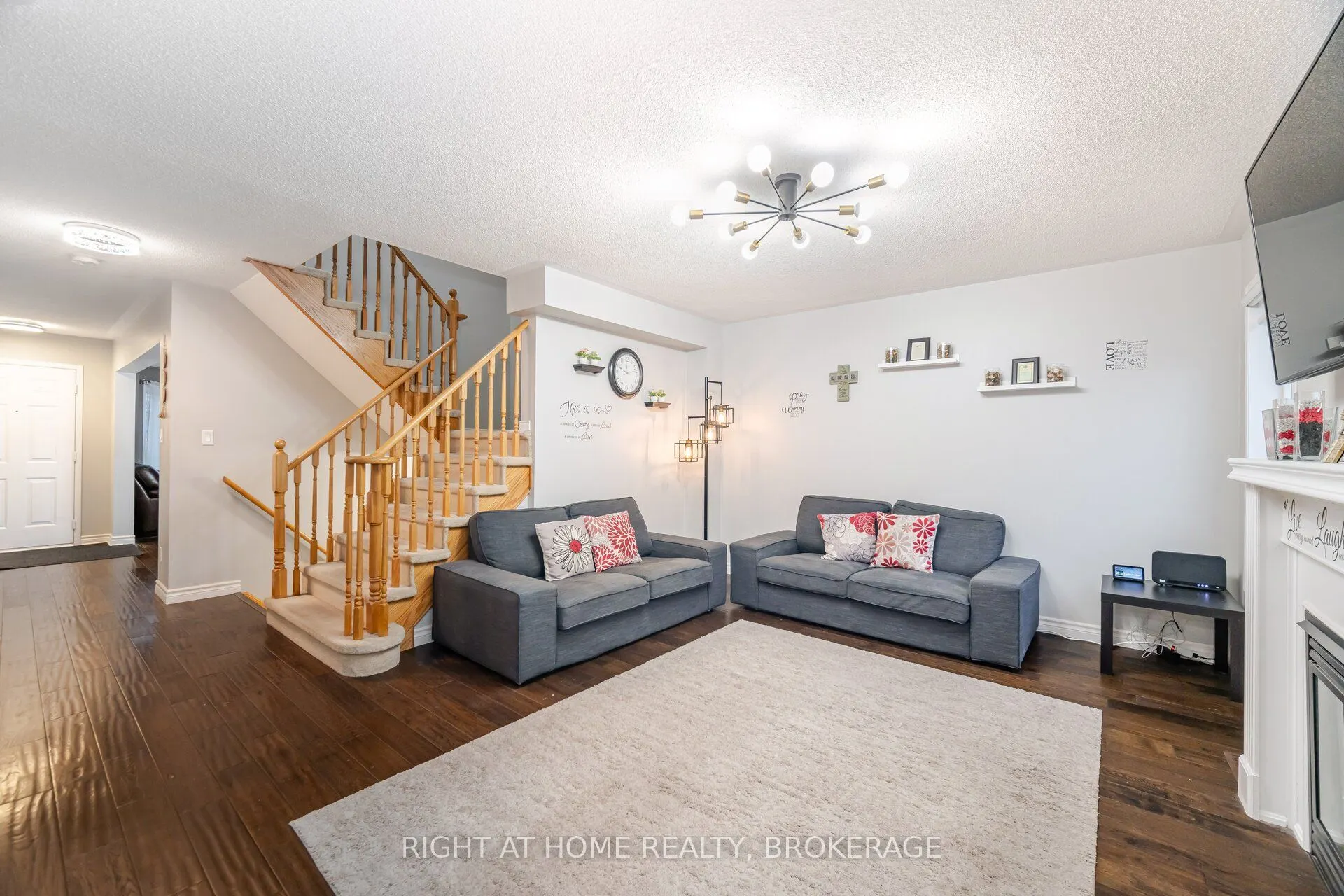 1190 Fox Crescent