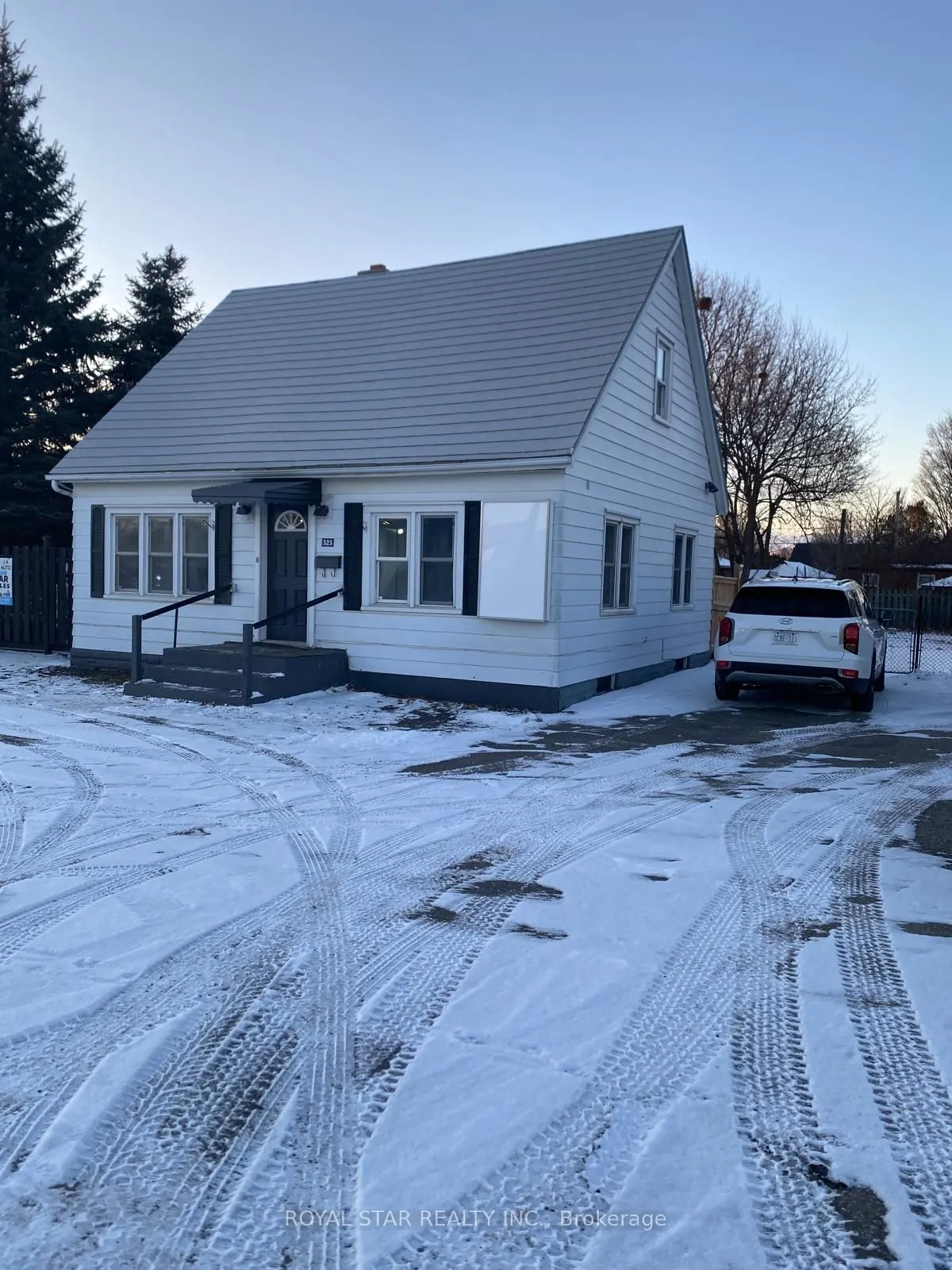 323 Queen Street E