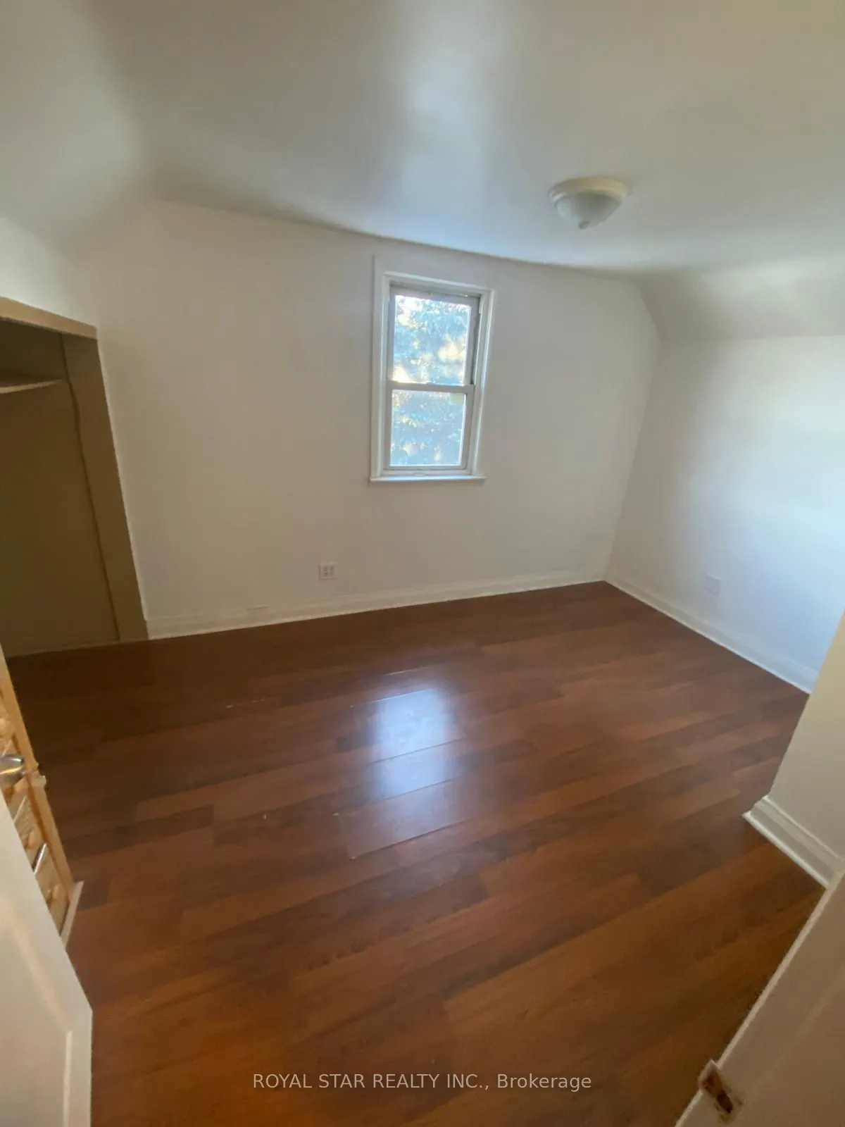 323 Queen Street E