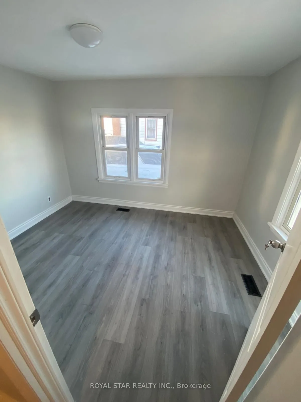 323 Queen Street E