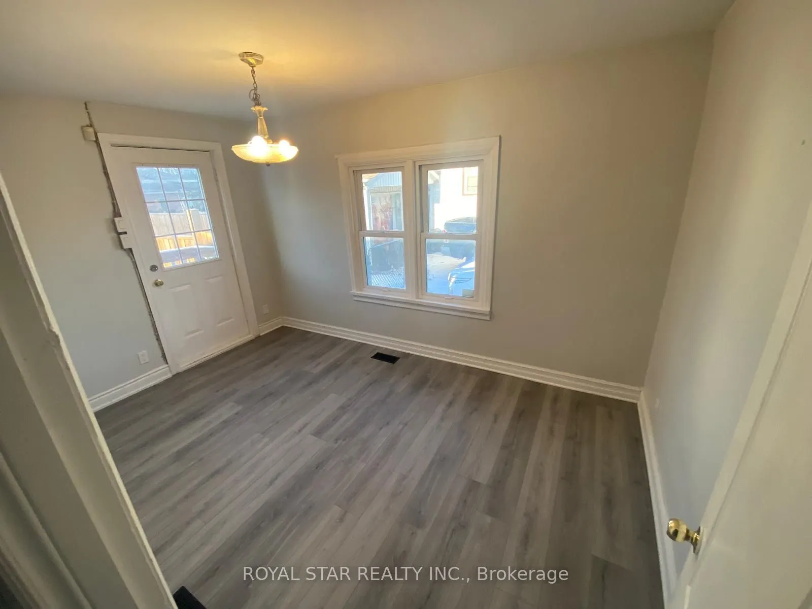323 Queen Street E