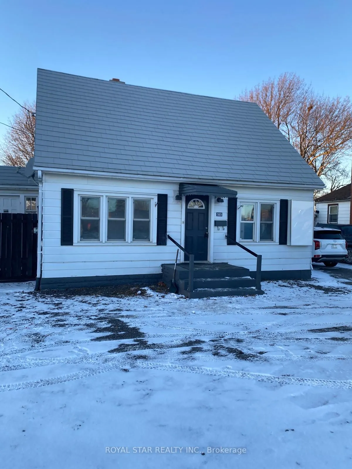 323 Queen Street E