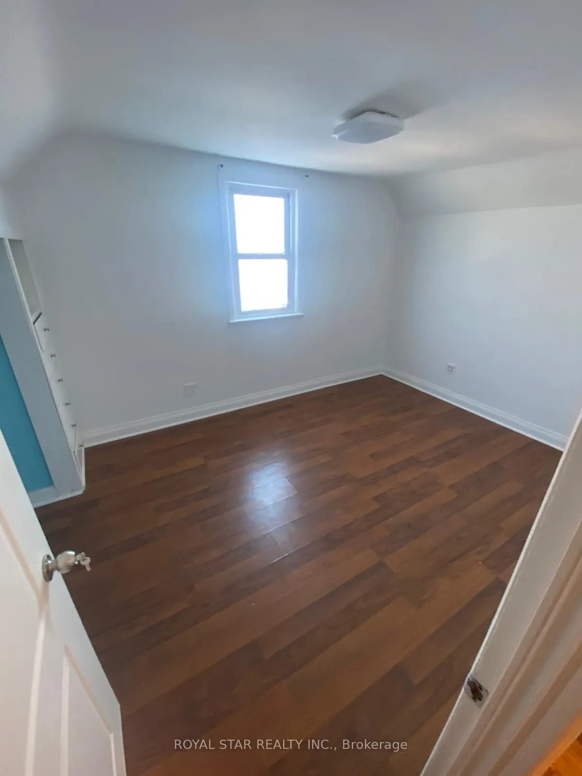 323 Queen Street E