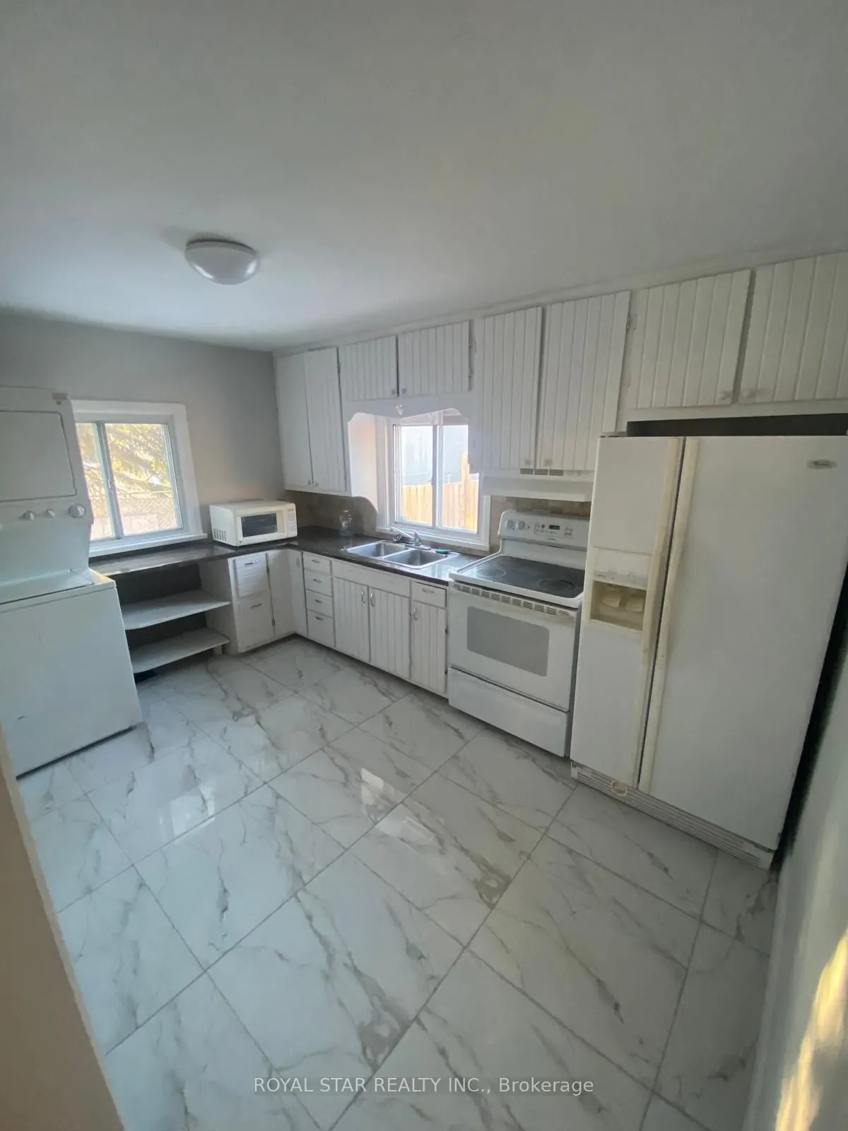 323 Queen Street E