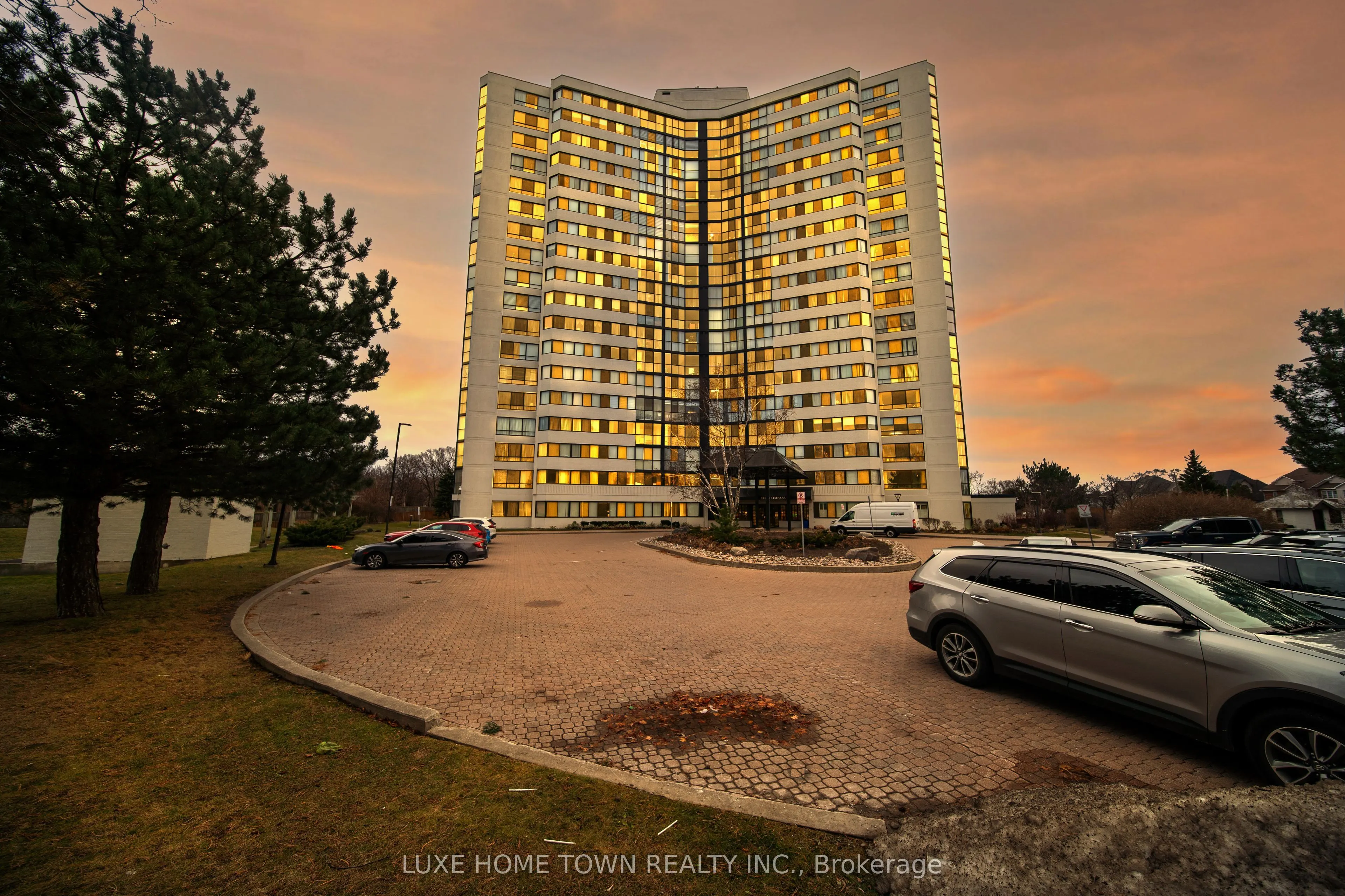 1360 Rathburn Road E, #Ph06
