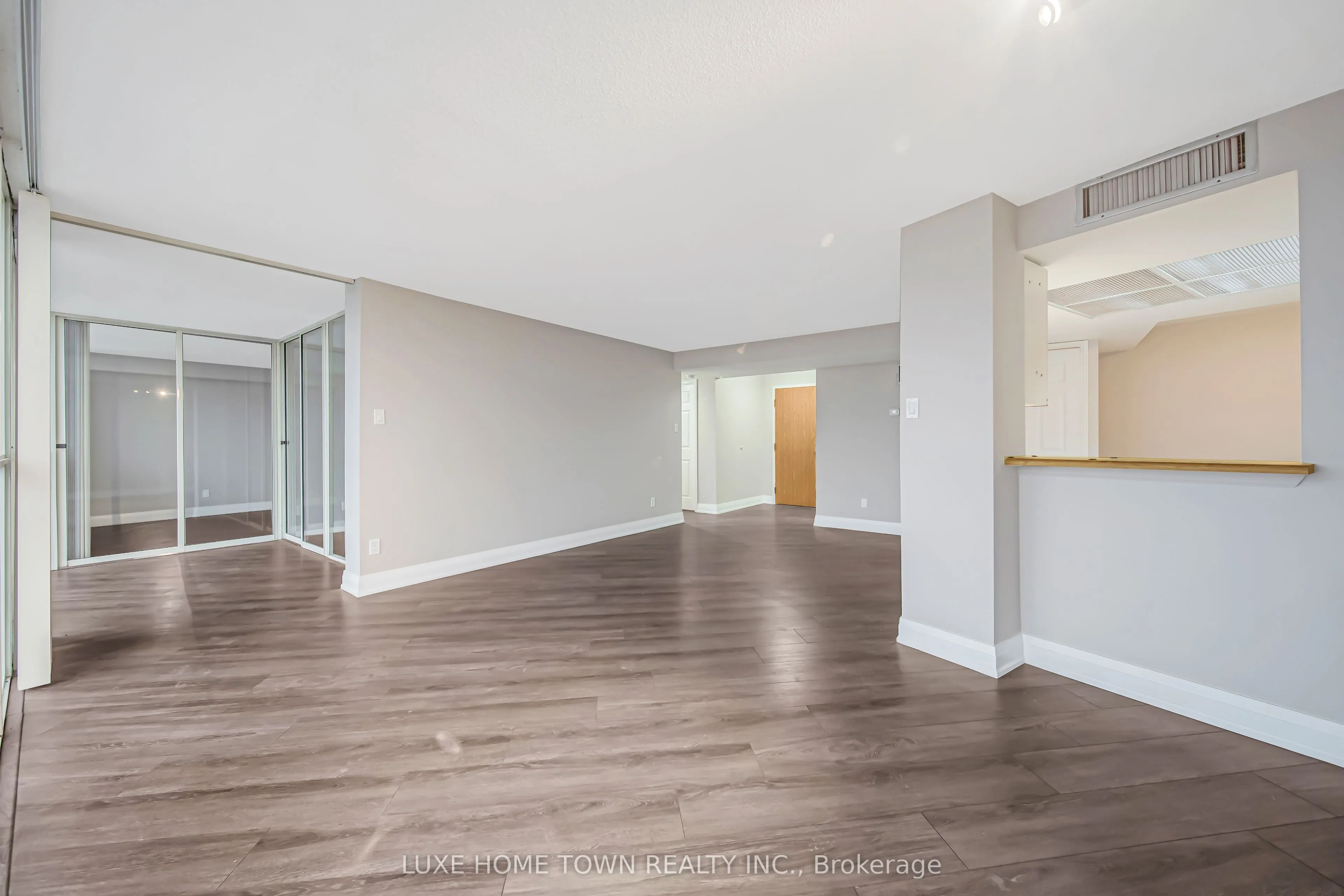 1360 Rathburn Road E, #Ph06