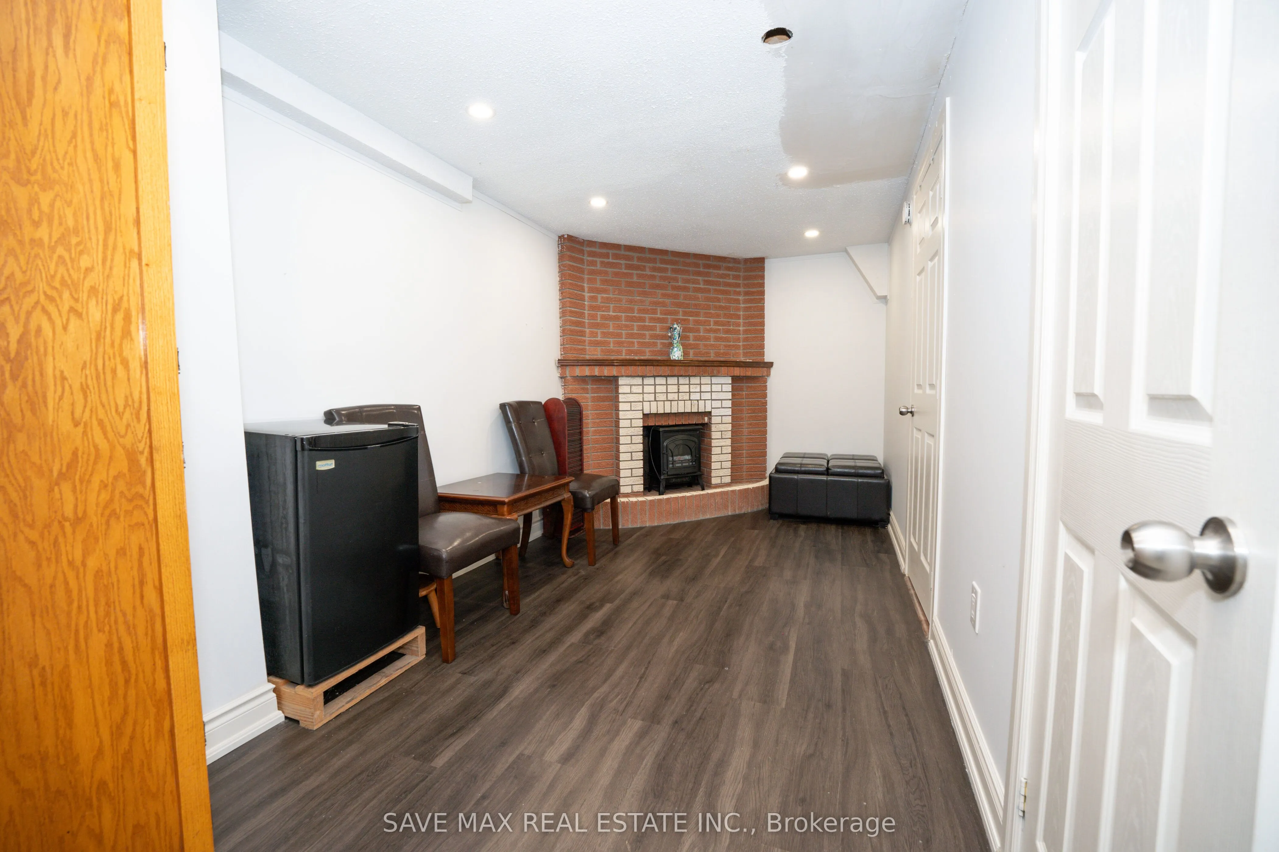 26 Gilmore Drive N