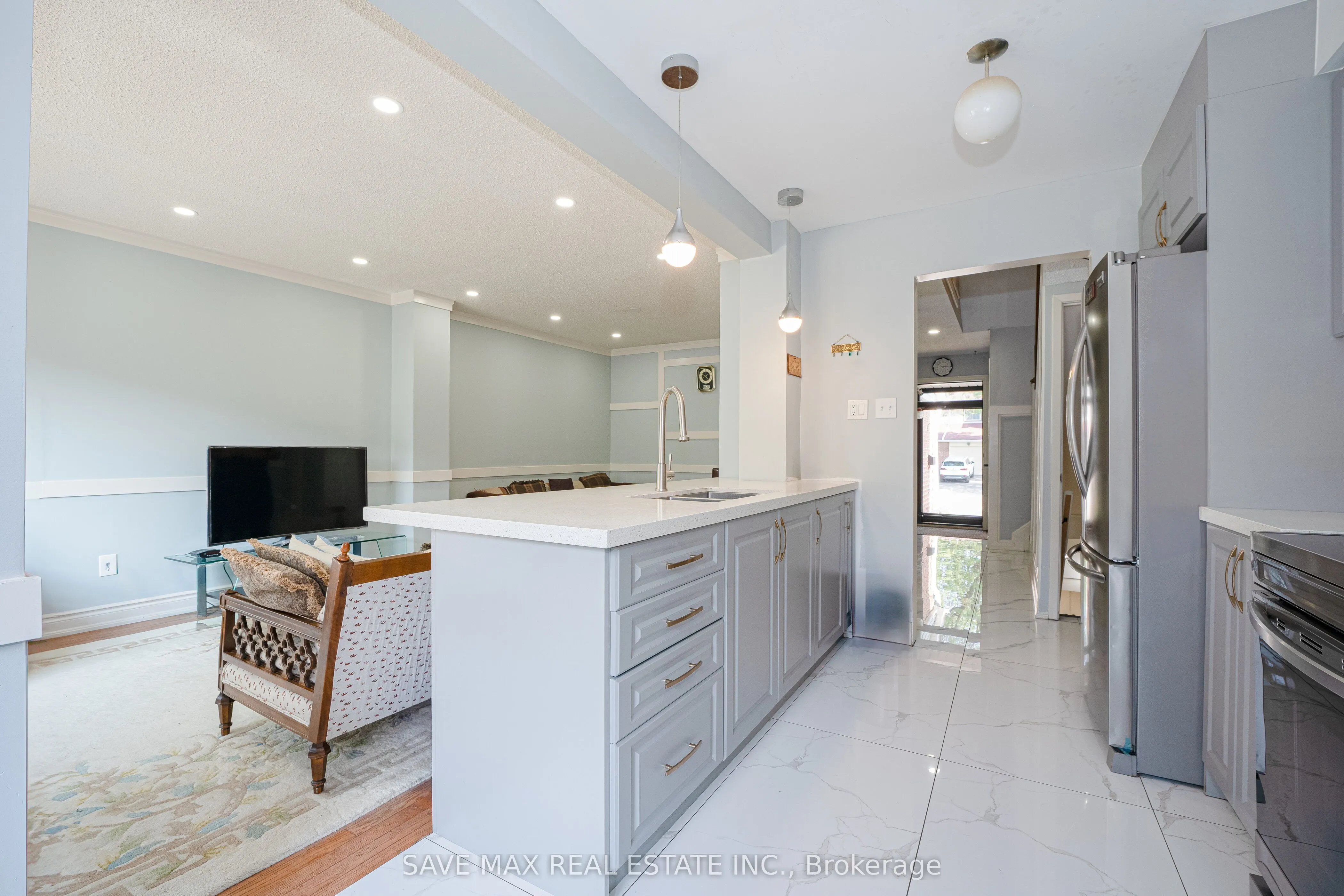 26 Gilmore Drive N