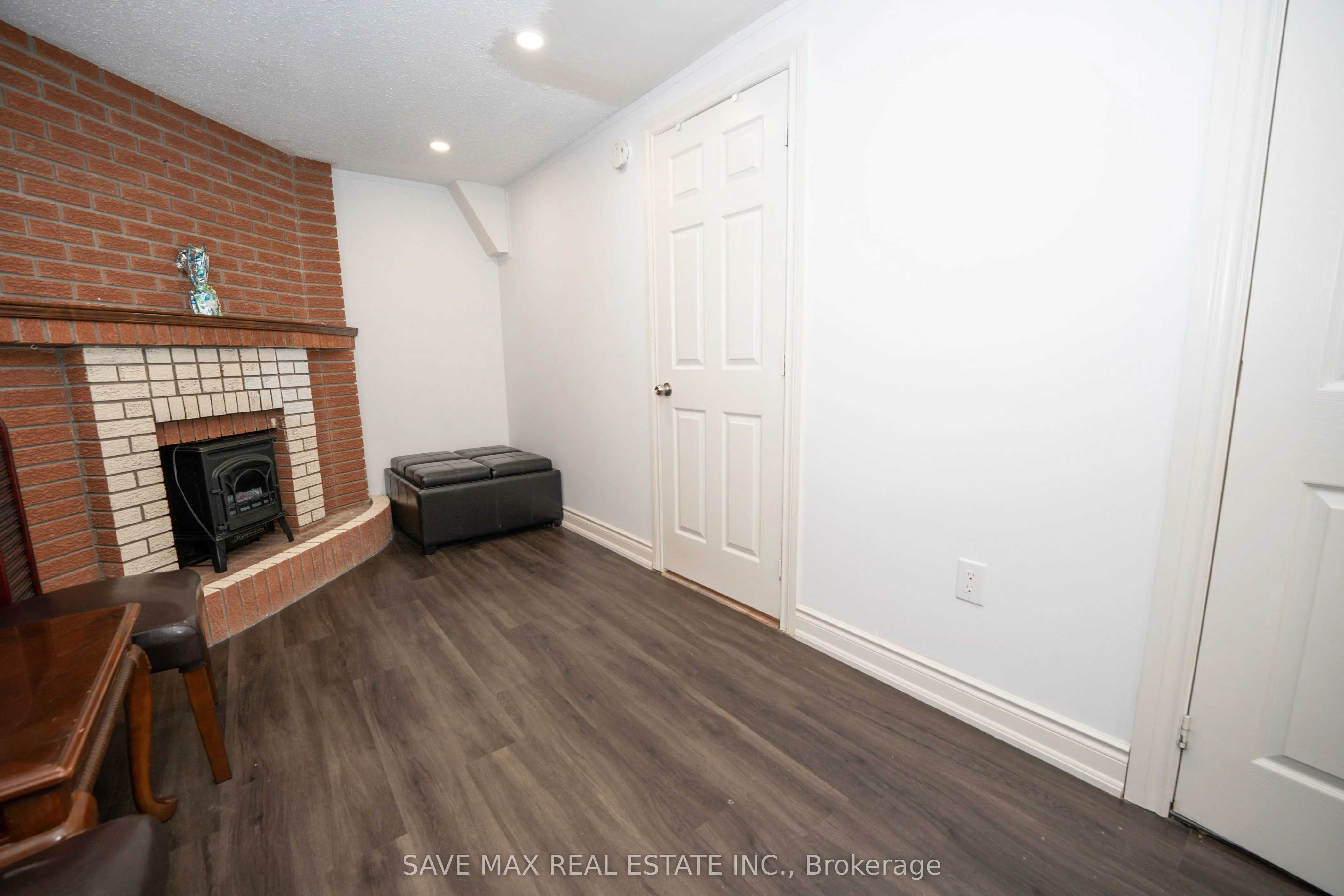 26 Gilmore Drive N