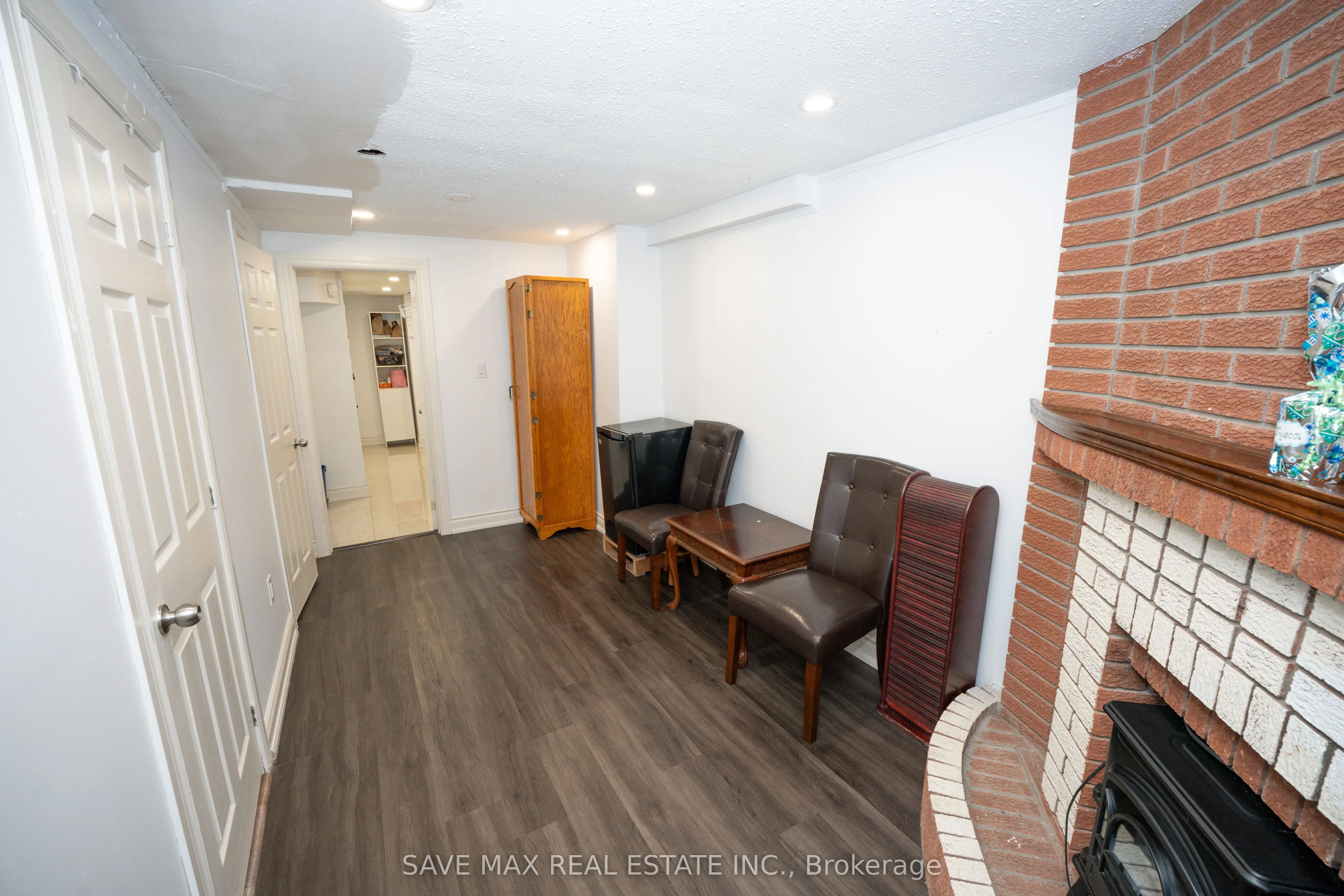 26 Gilmore Drive N