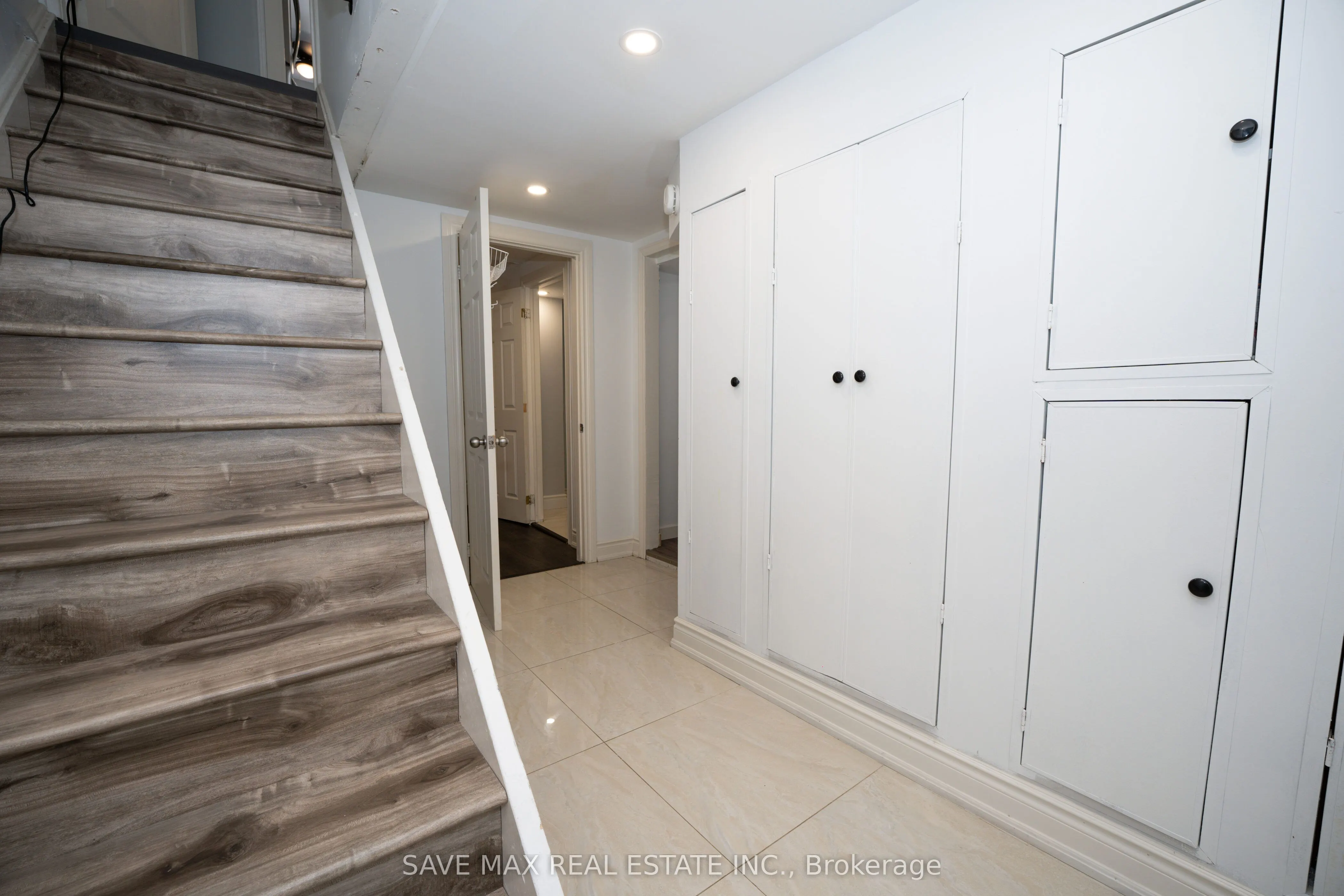 26 Gilmore Drive N