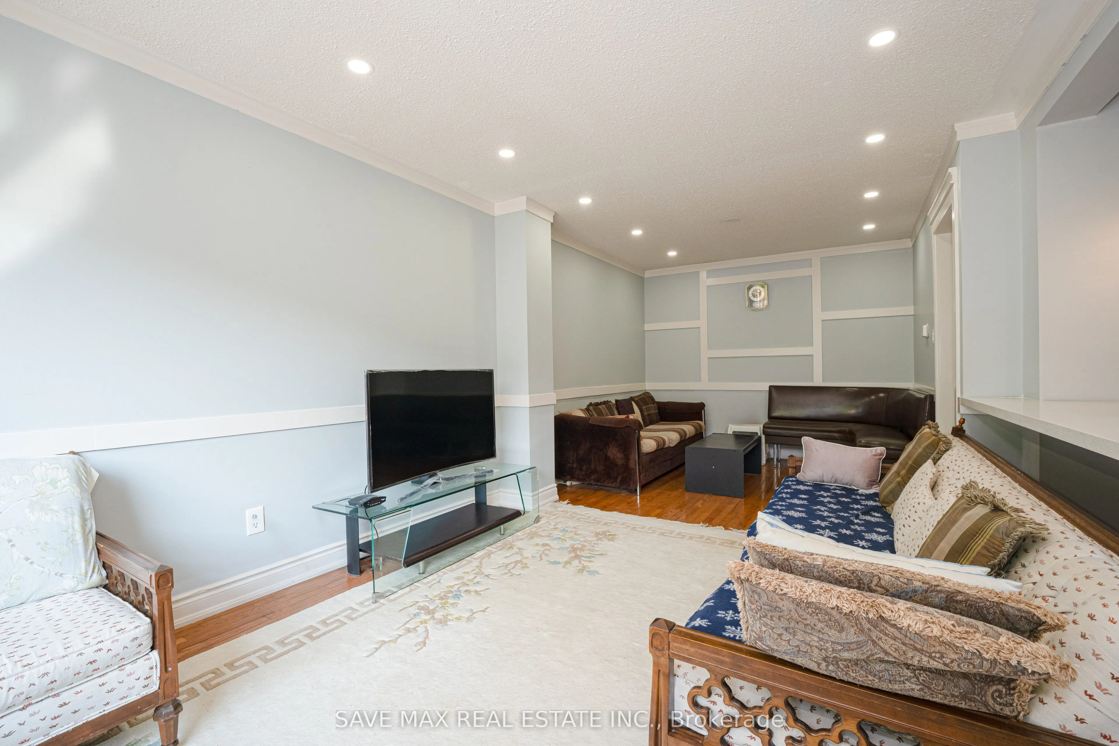 26 Gilmore Drive N