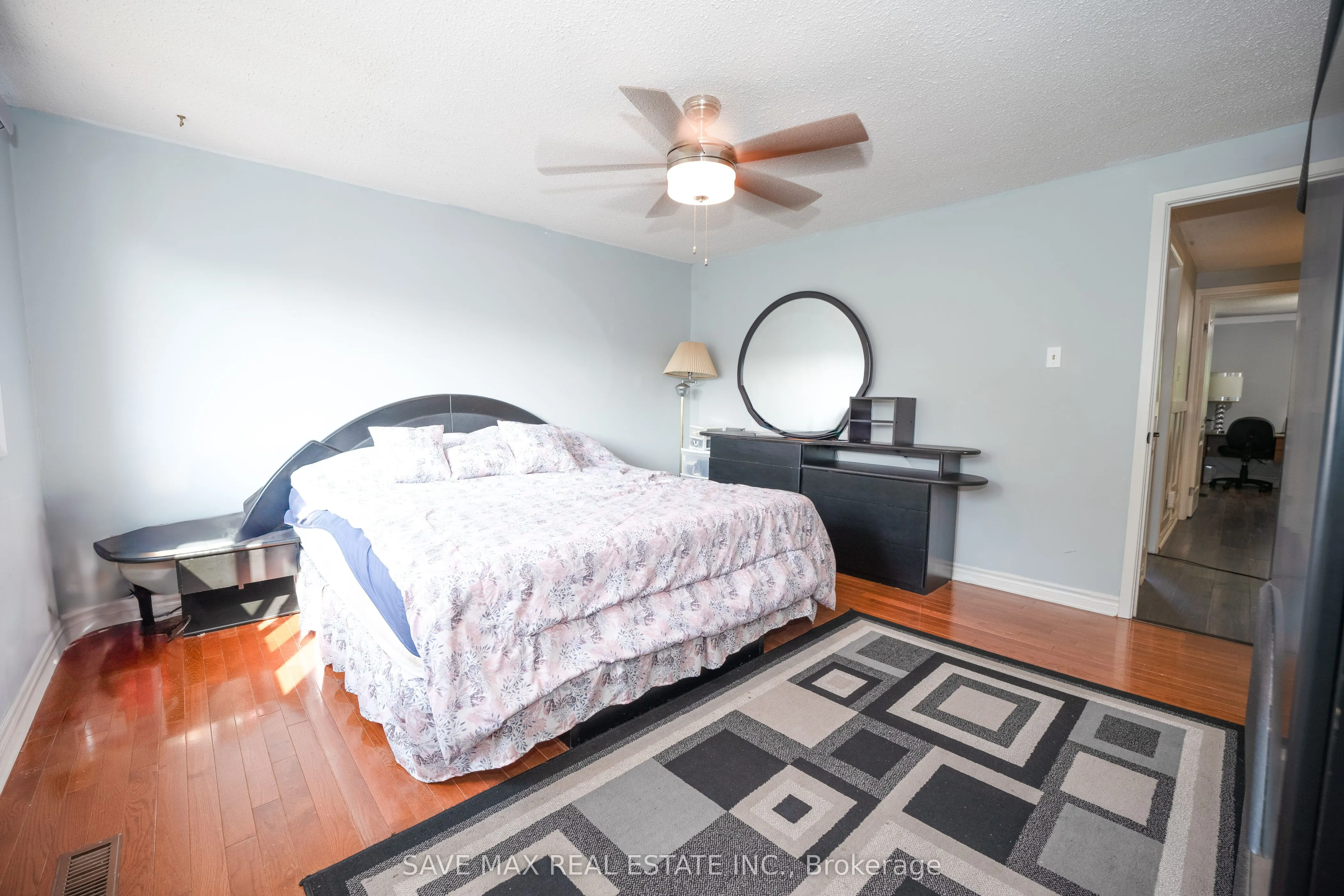 26 Gilmore Drive N