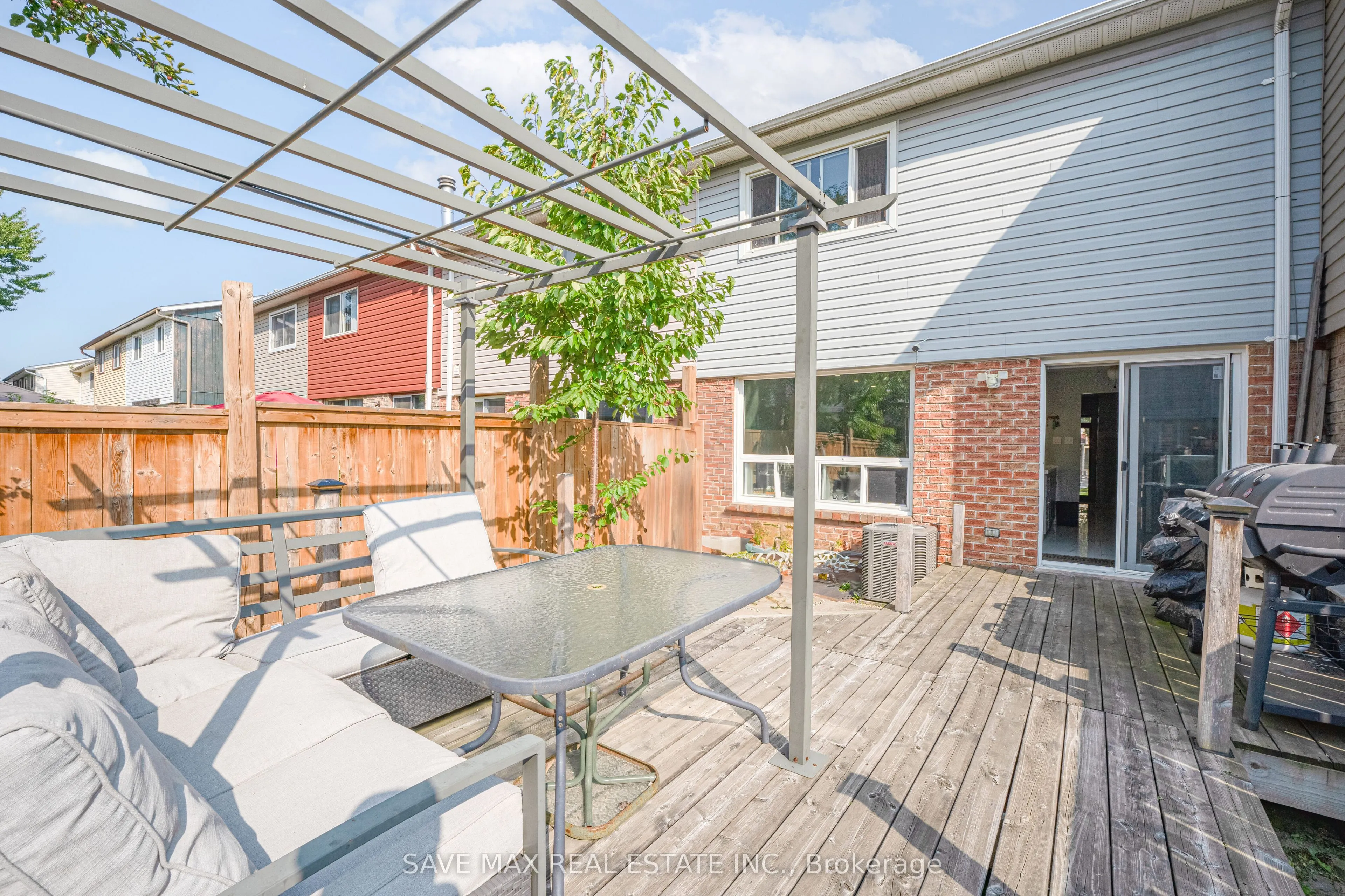 26 Gilmore Drive N