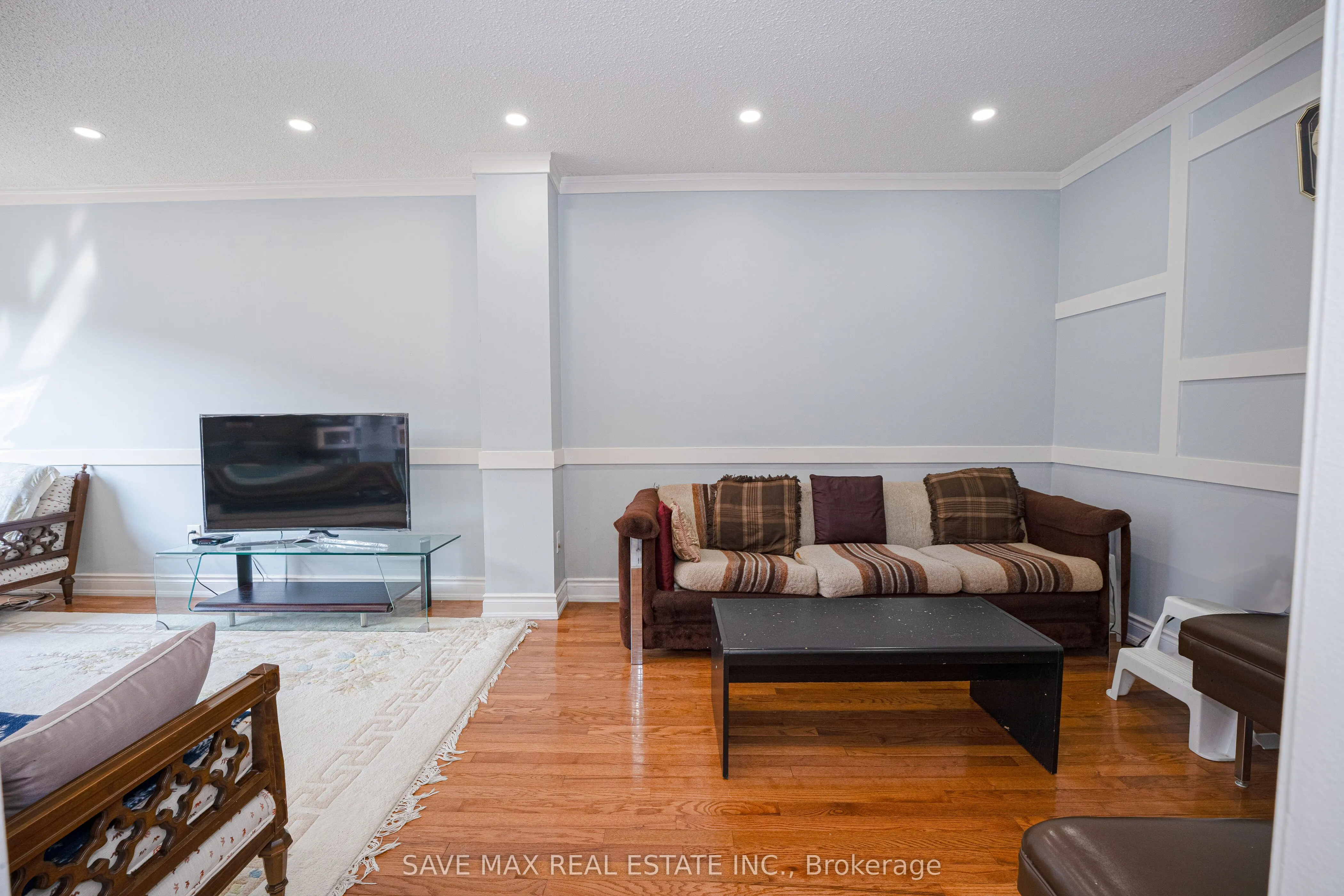 26 Gilmore Drive N