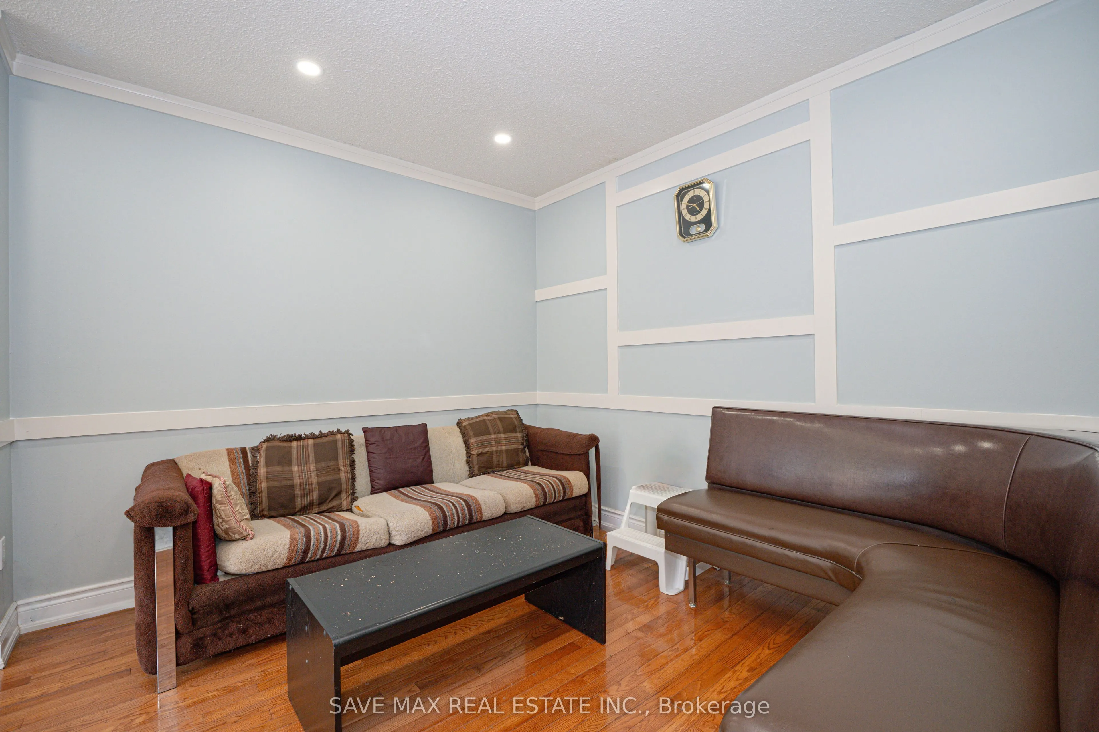 26 Gilmore Drive N