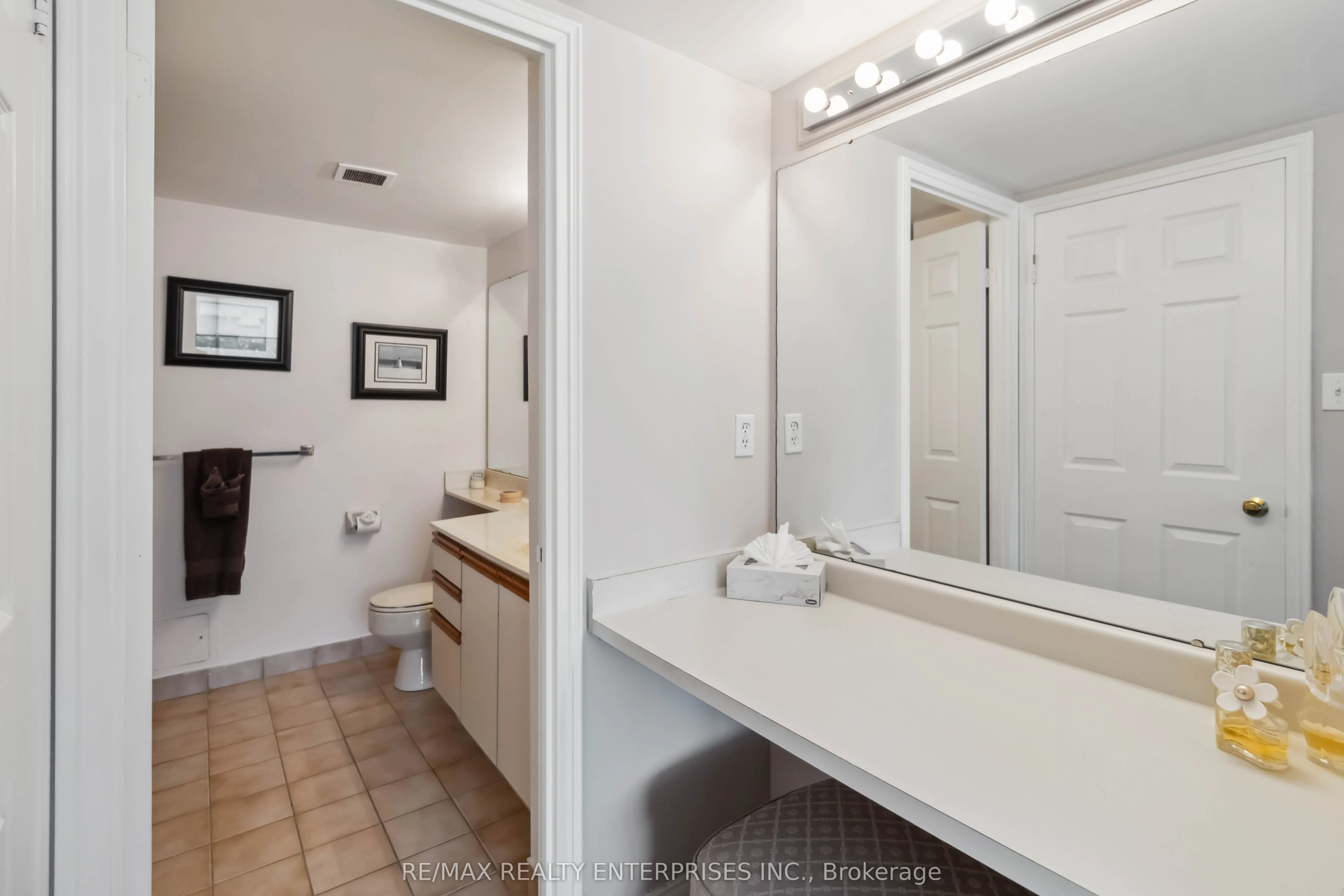 880 Dundas Street W, #202