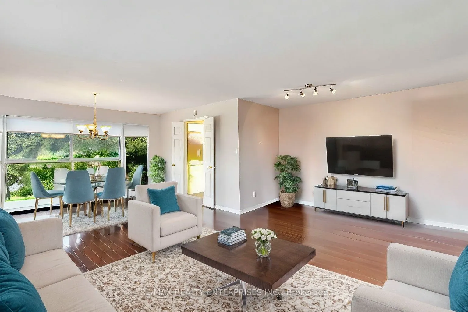 880 Dundas Street W, #202