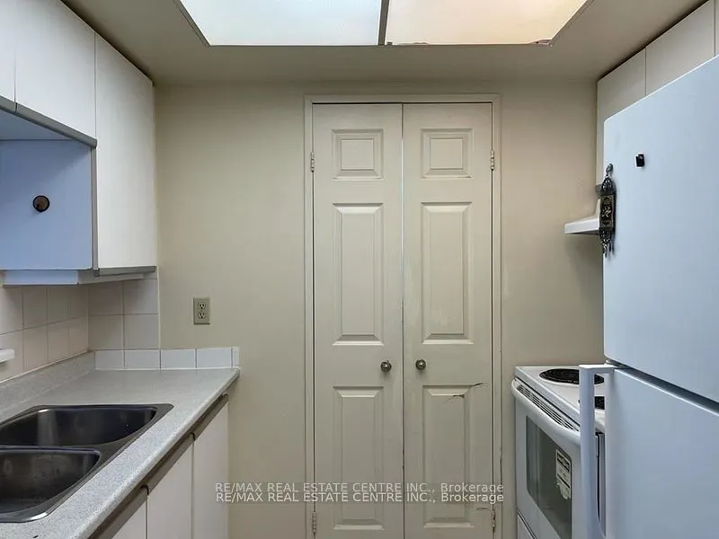 265 Enfield Place, #1403