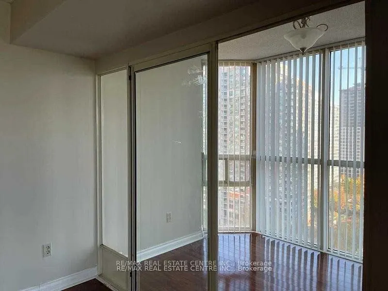 265 Enfield Place, #1403