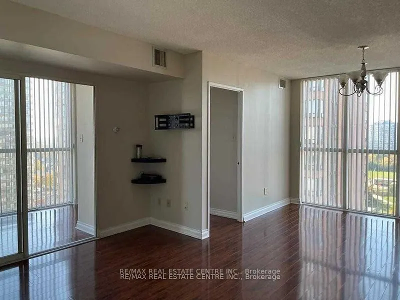 265 Enfield Place, #1403