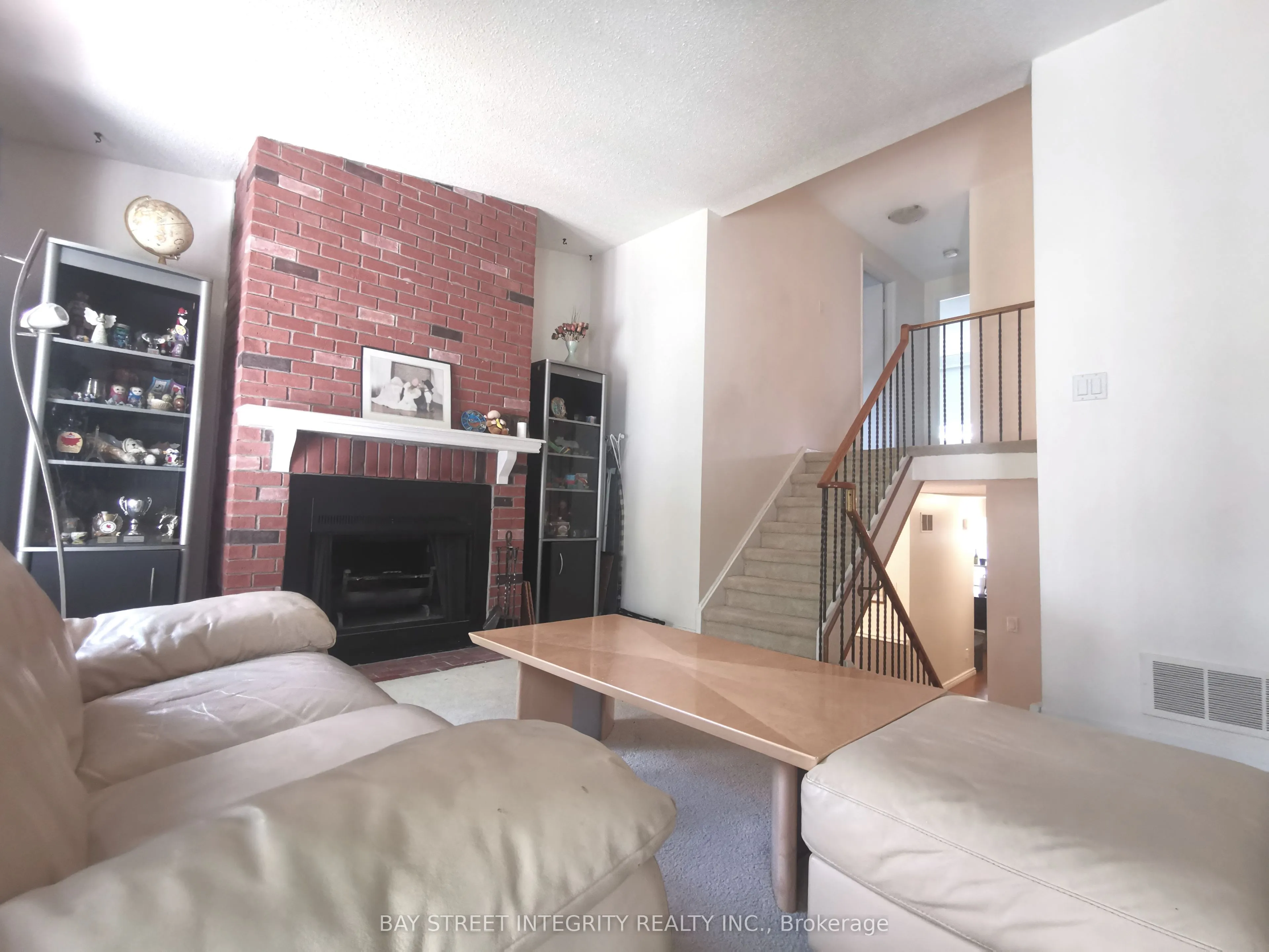 976 Raintree Lane