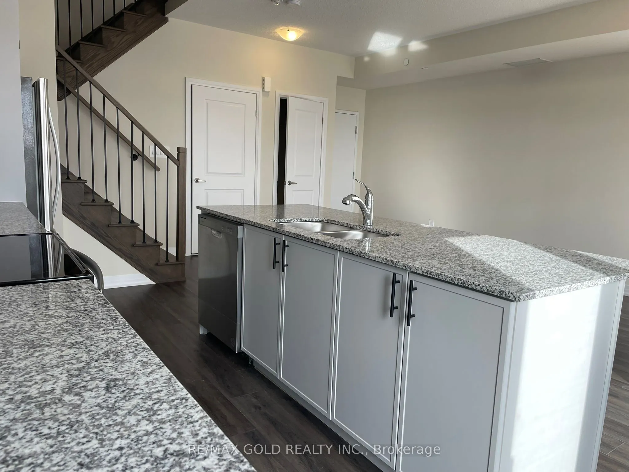 1581 Rose Way, #414