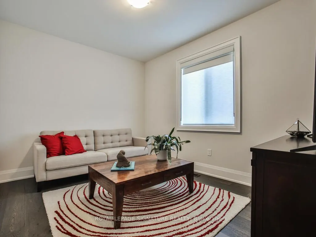 2302 Hyacinth Crescent