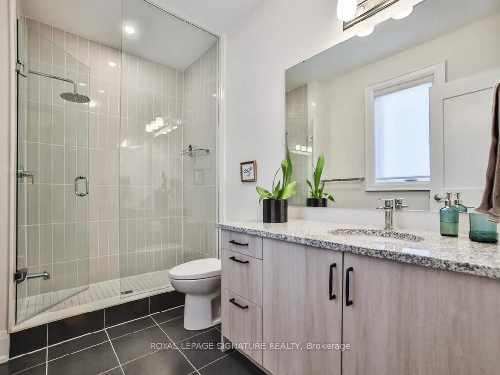 2302 Hyacinth Crescent
