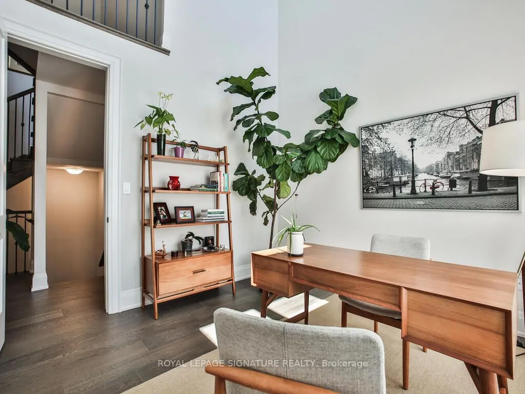 2302 Hyacinth Crescent