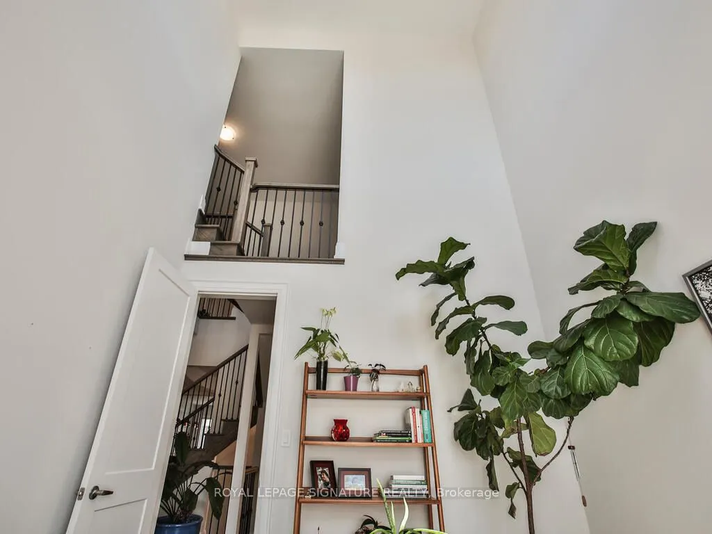 2302 Hyacinth Crescent