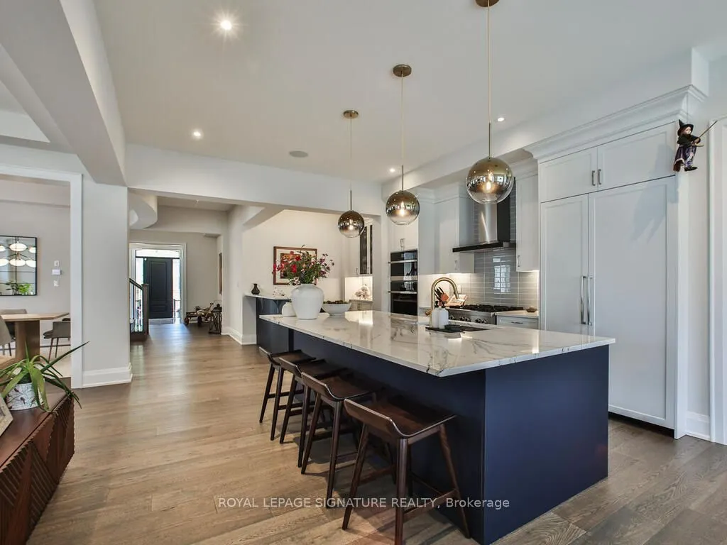 2302 Hyacinth Crescent