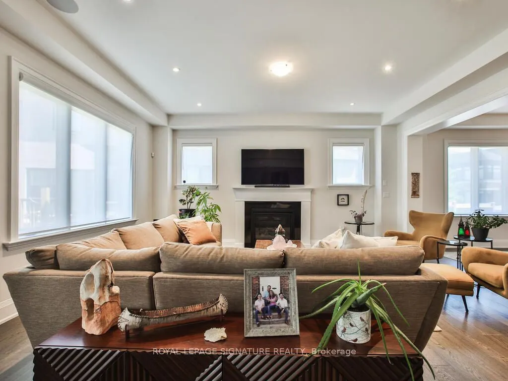 2302 Hyacinth Crescent