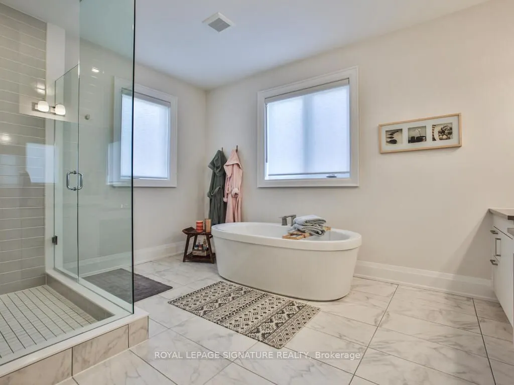 2302 Hyacinth Crescent