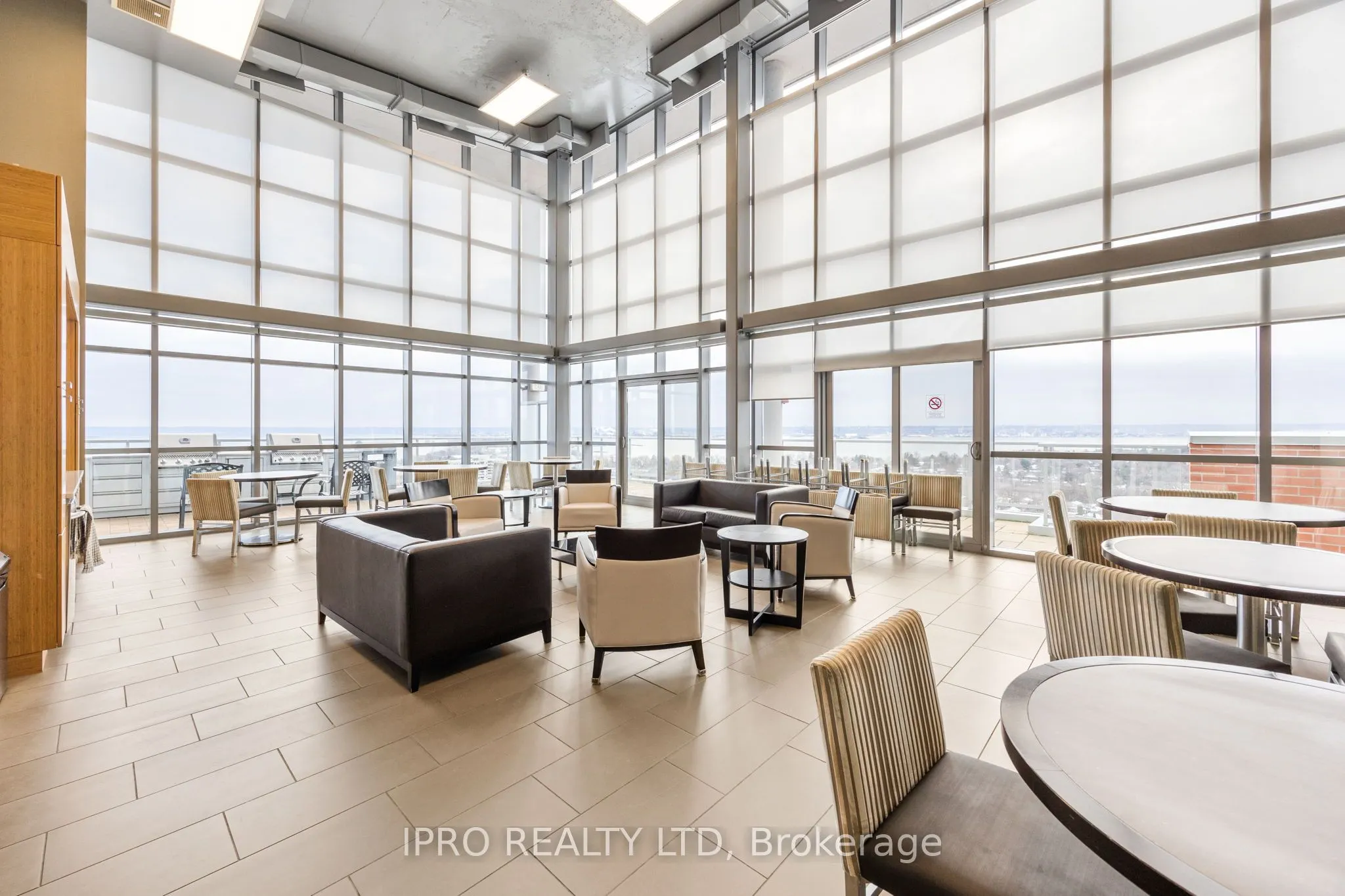 551 Maple Avenue, #814