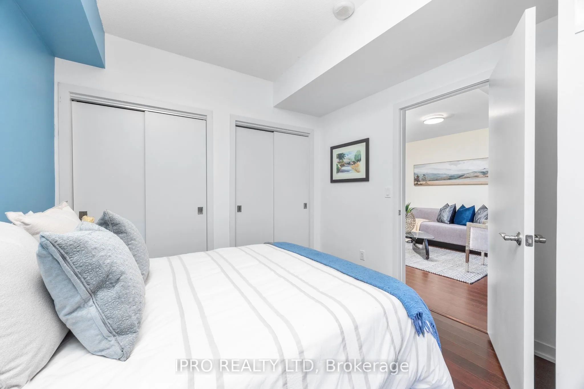 551 Maple Avenue, #814