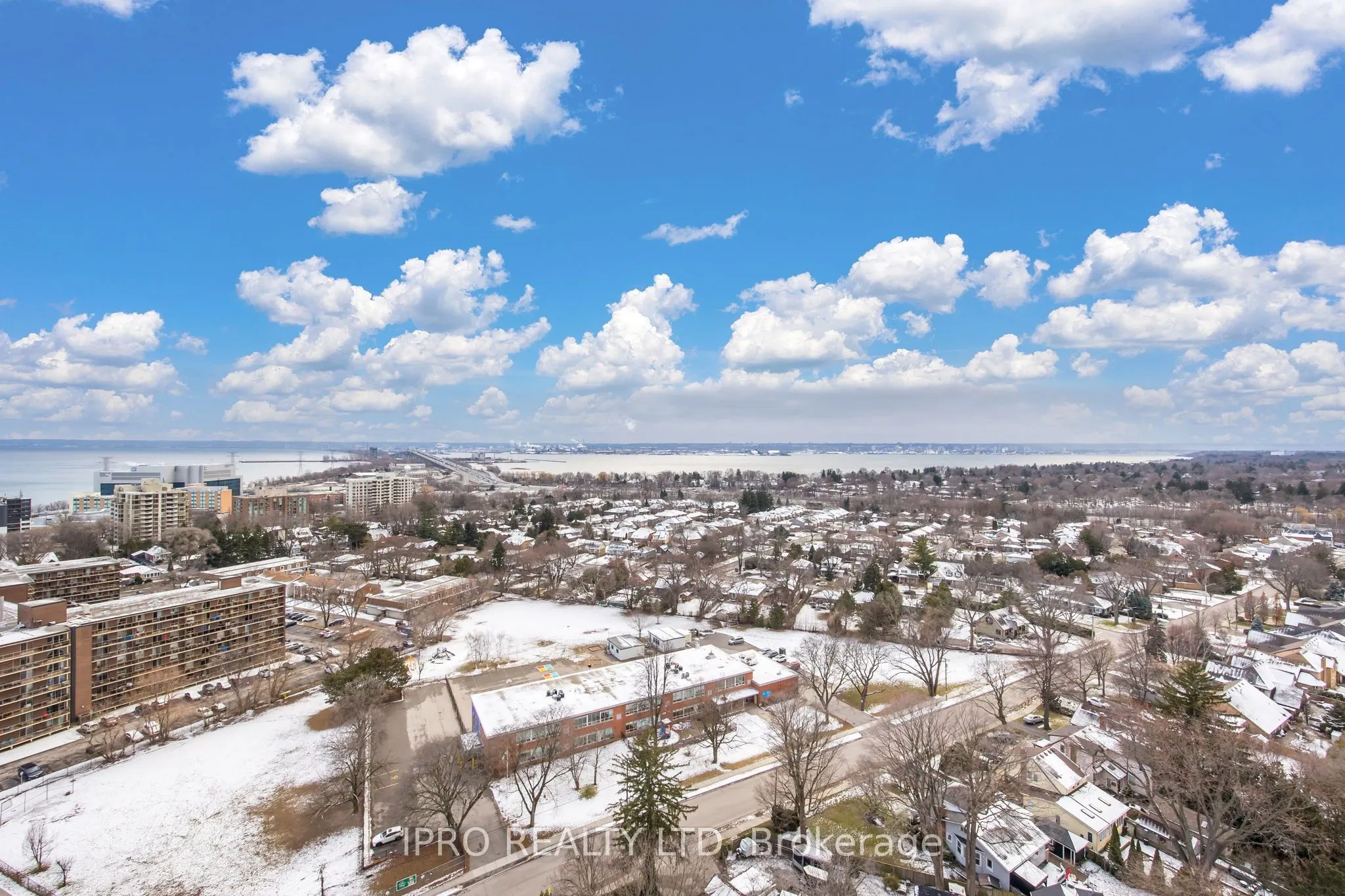 551 Maple Avenue, #814