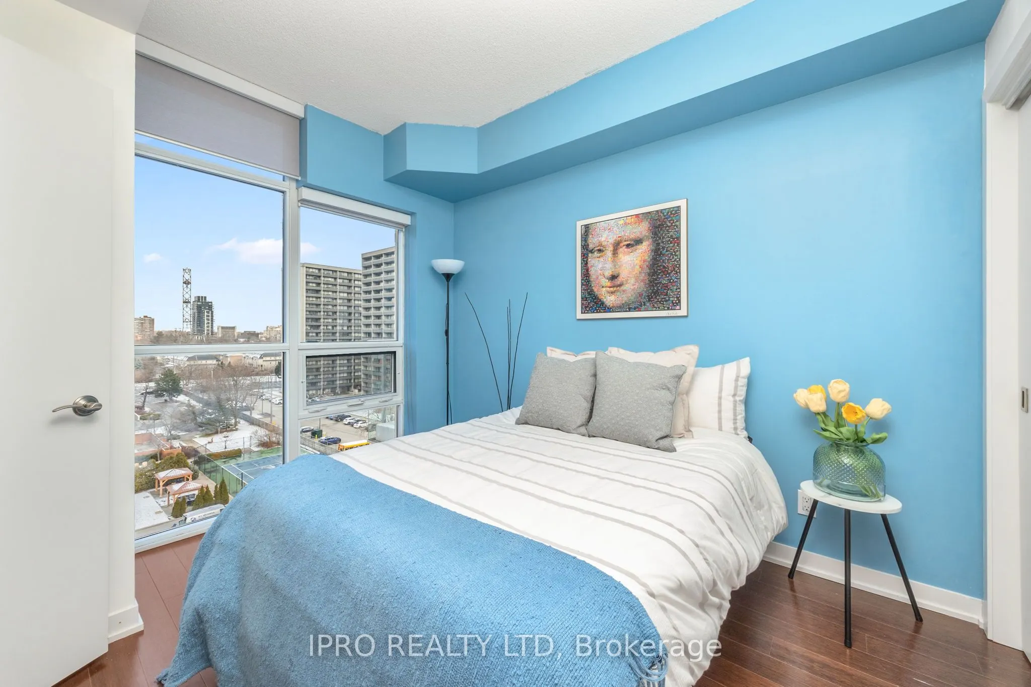 551 Maple Avenue, #814