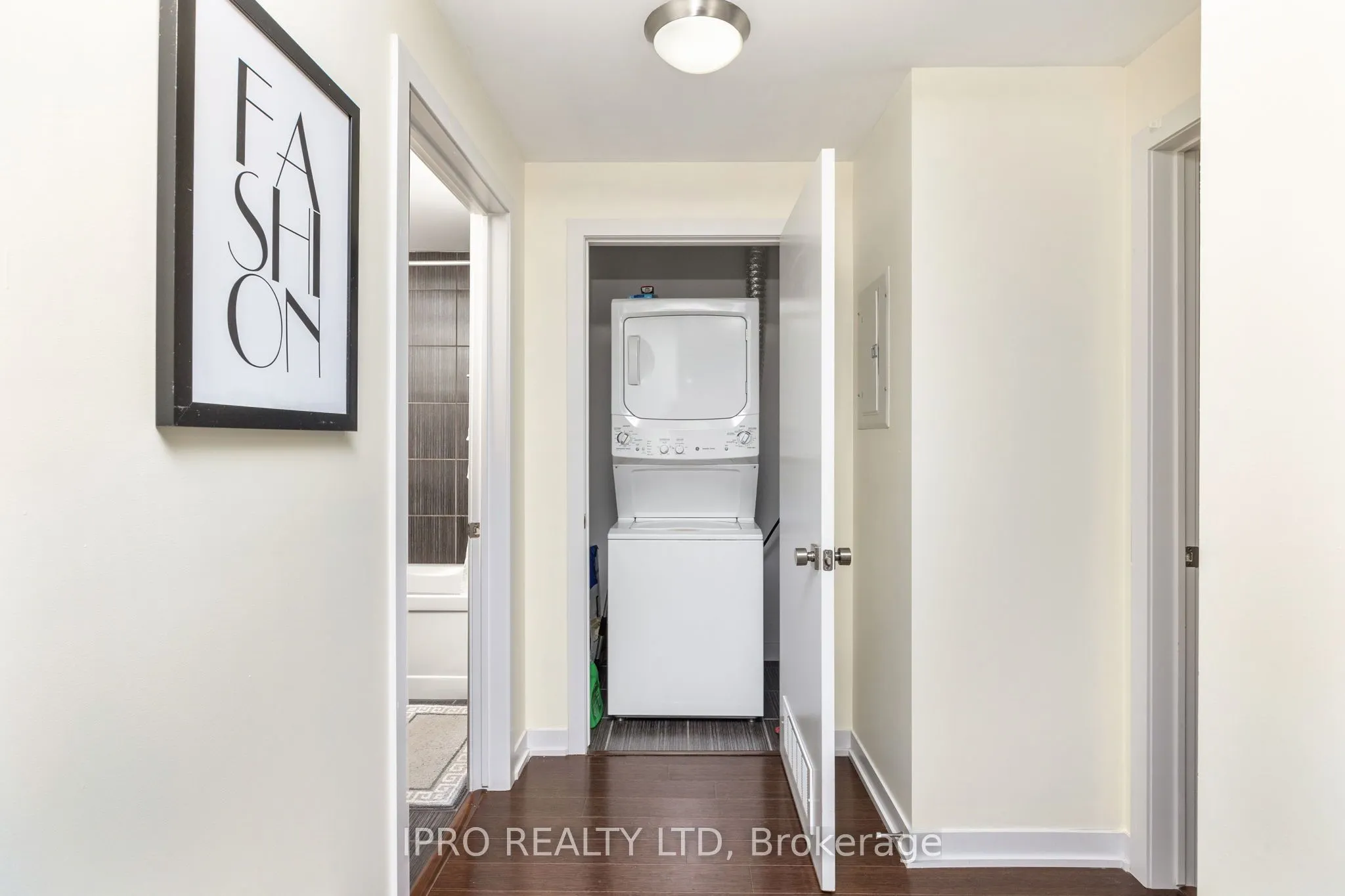 551 Maple Avenue, #814