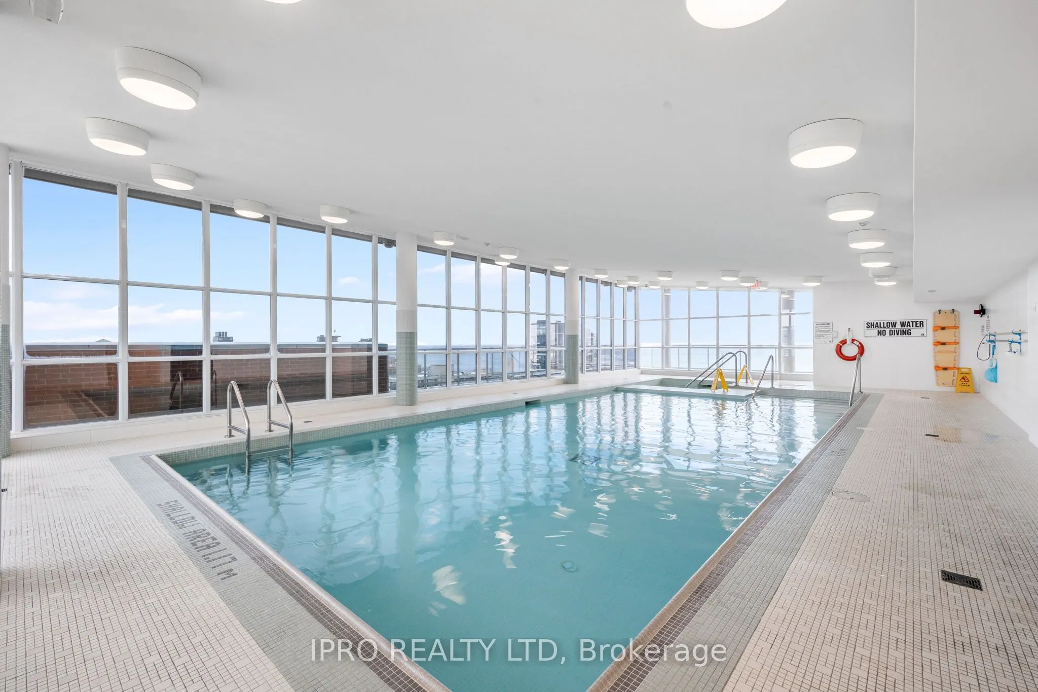 551 Maple Avenue, #814