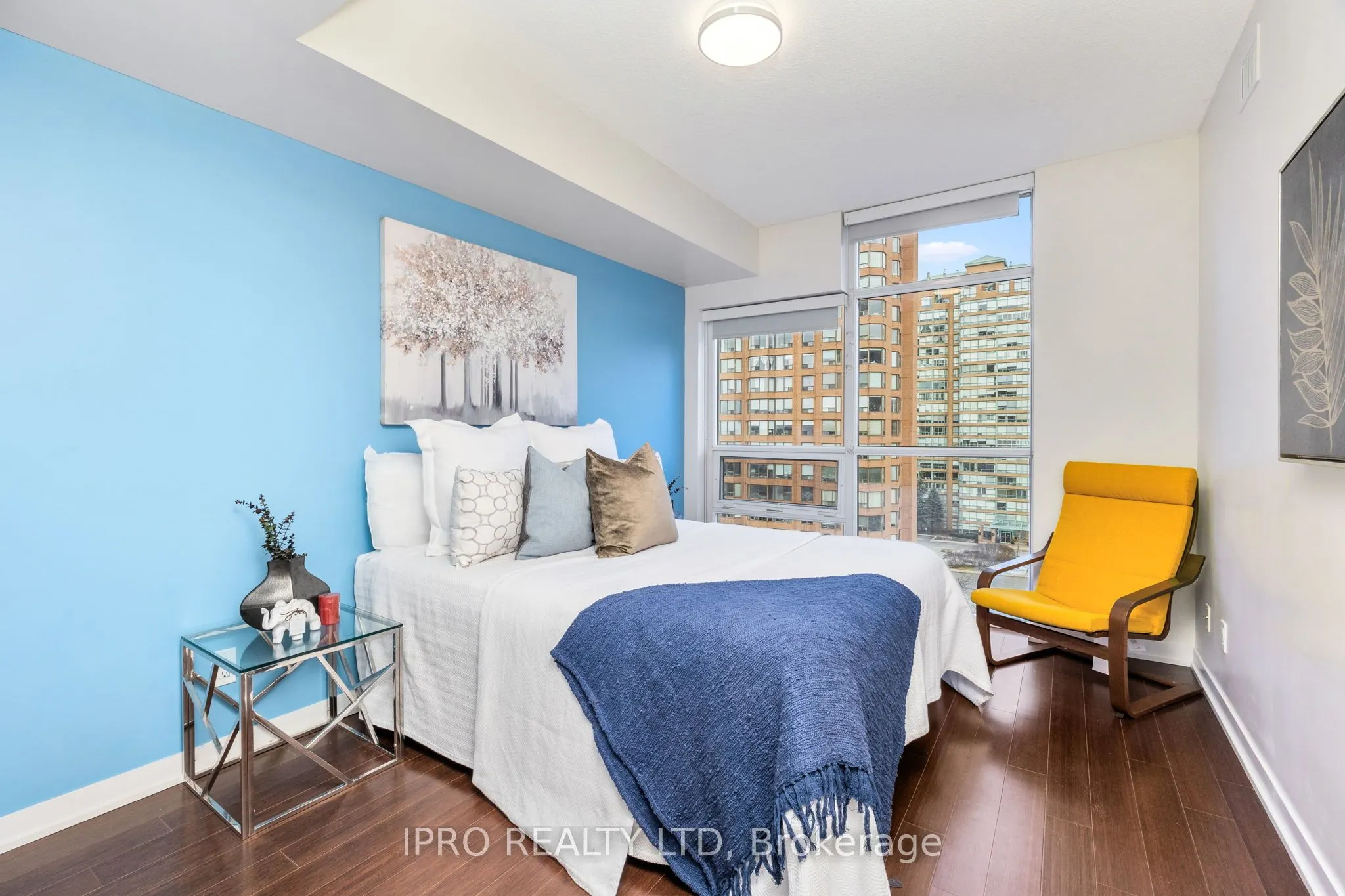551 Maple Avenue, #814