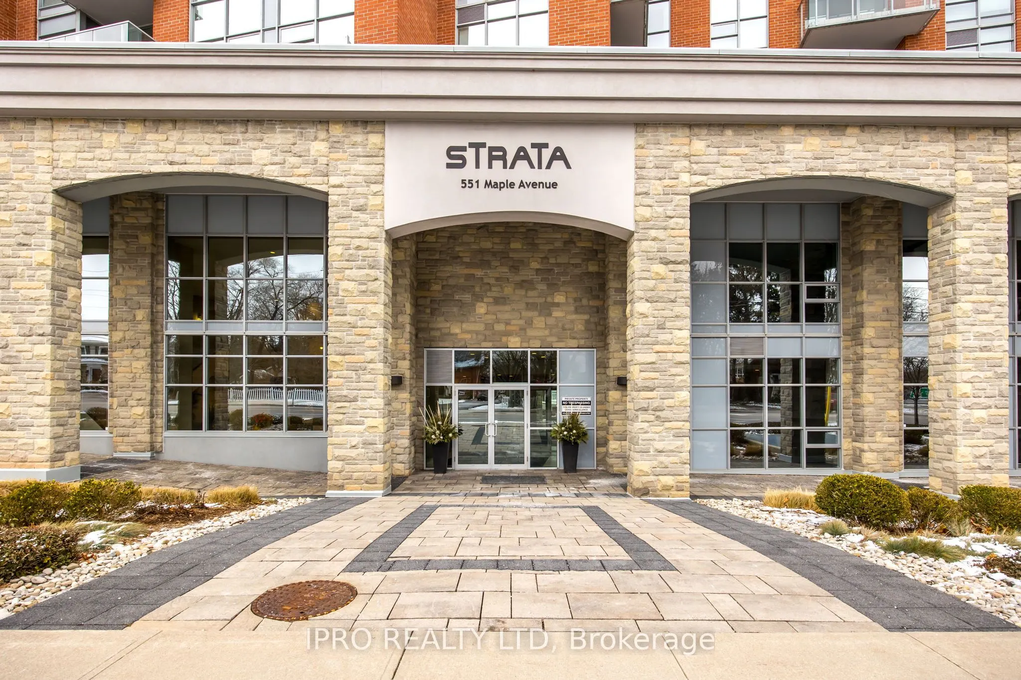 551 Maple Avenue, #814