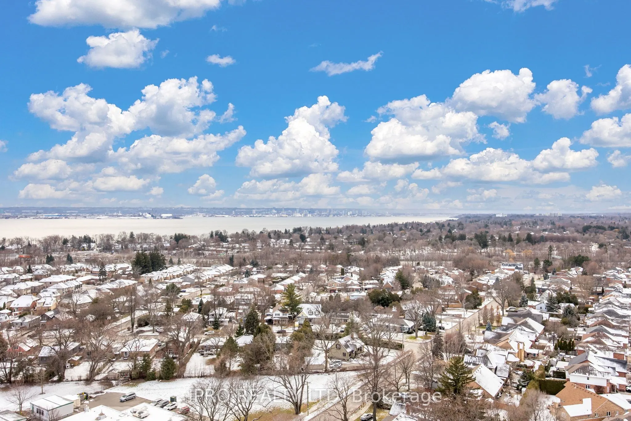 551 Maple Avenue, #814