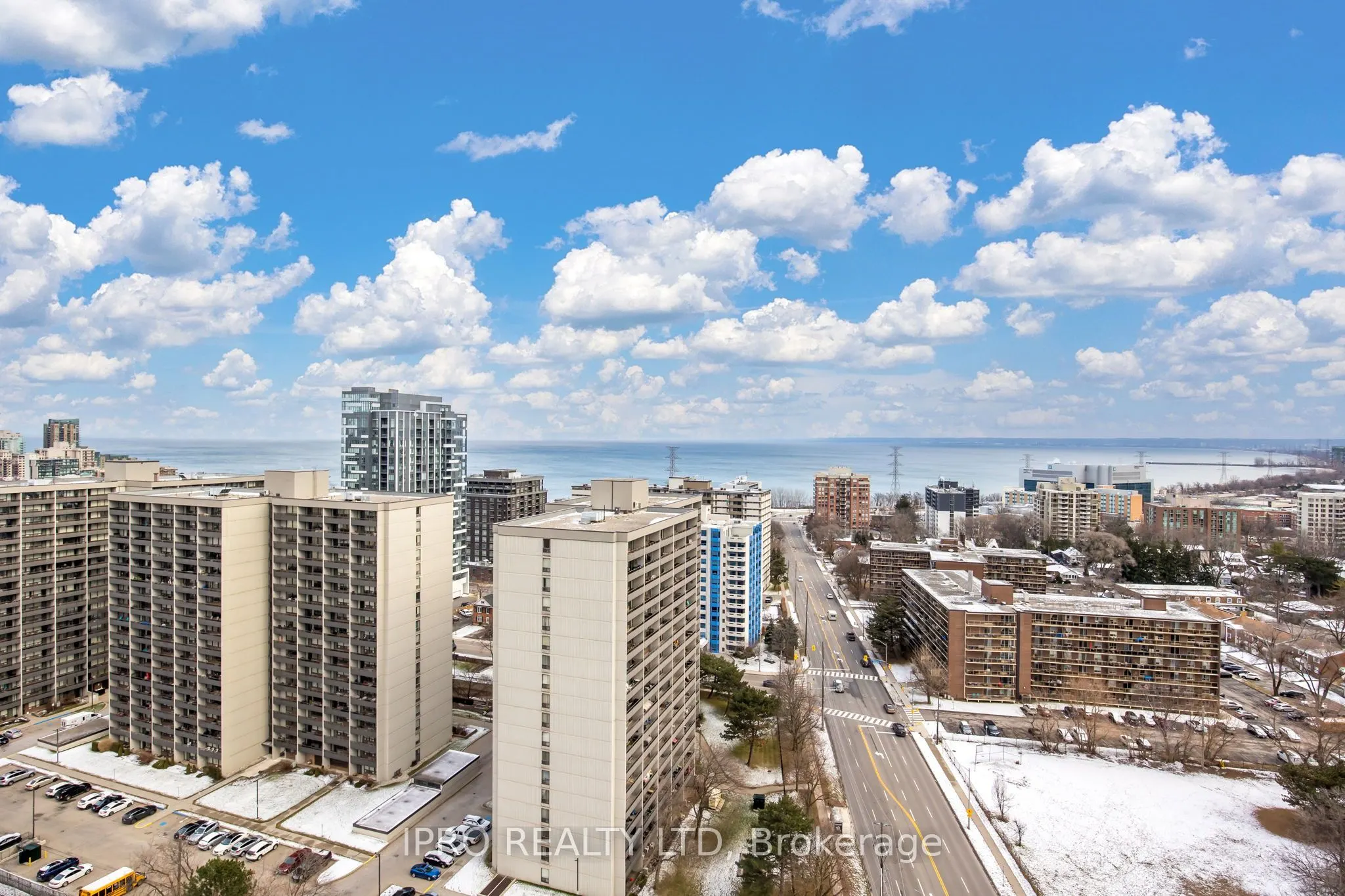 551 Maple Avenue, #814