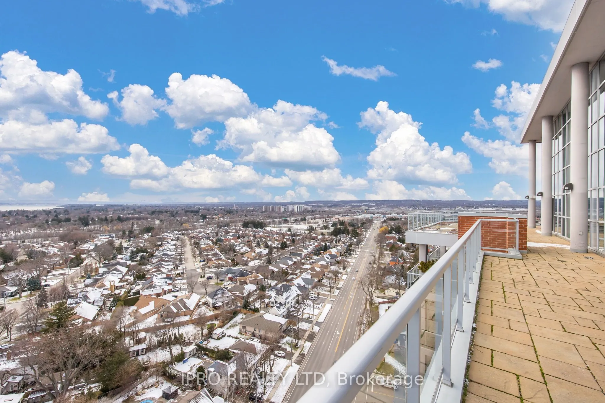 551 Maple Avenue, #814