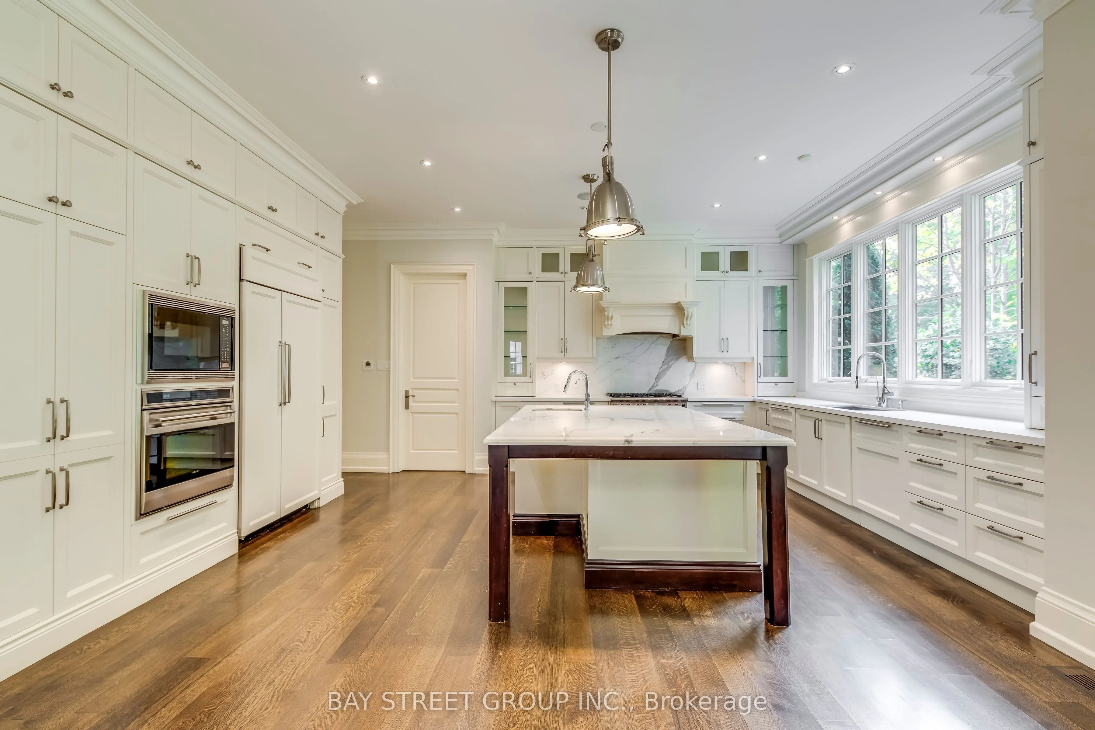 1031 Lakeshore Road W