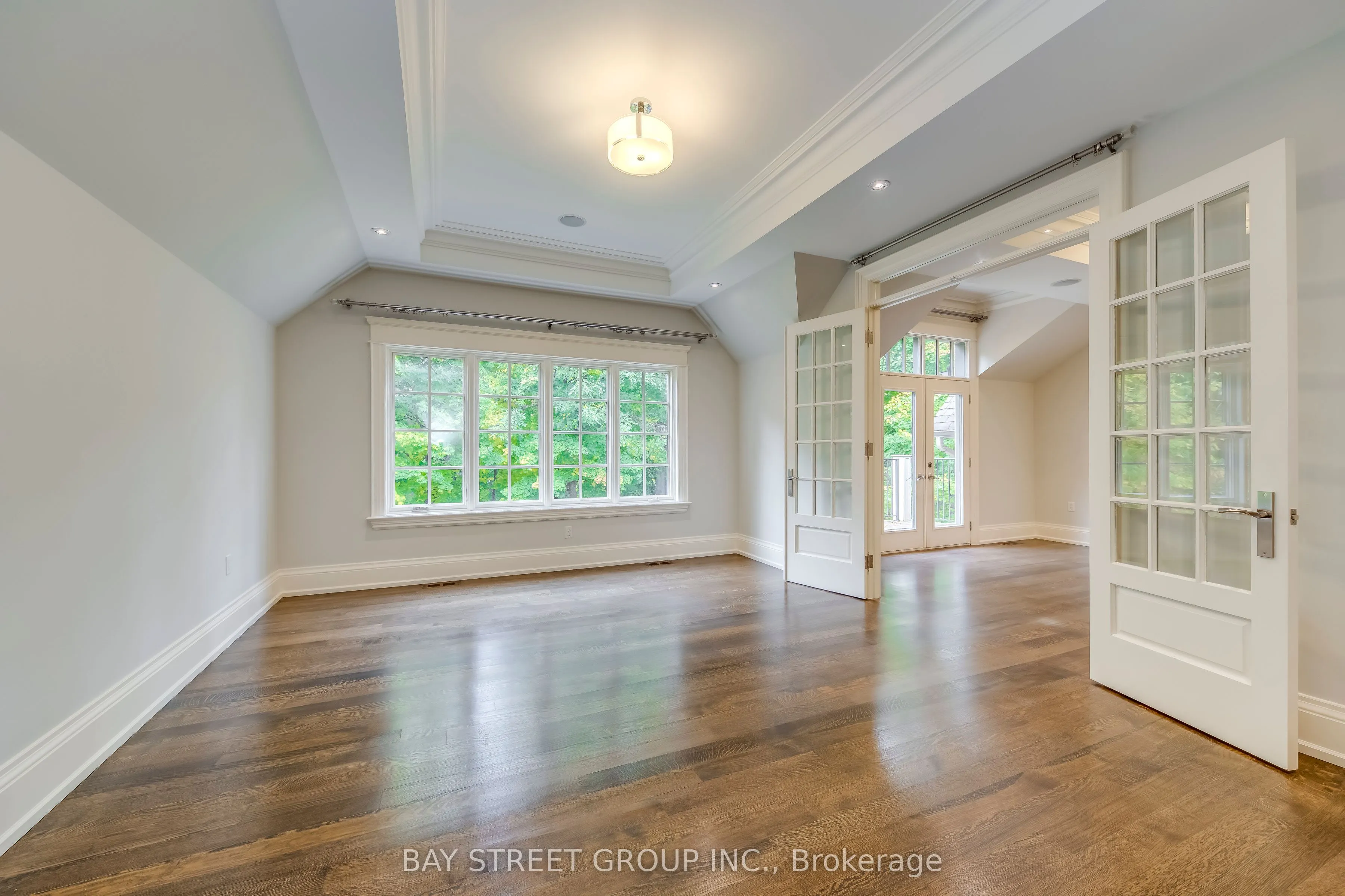 1031 Lakeshore Road W